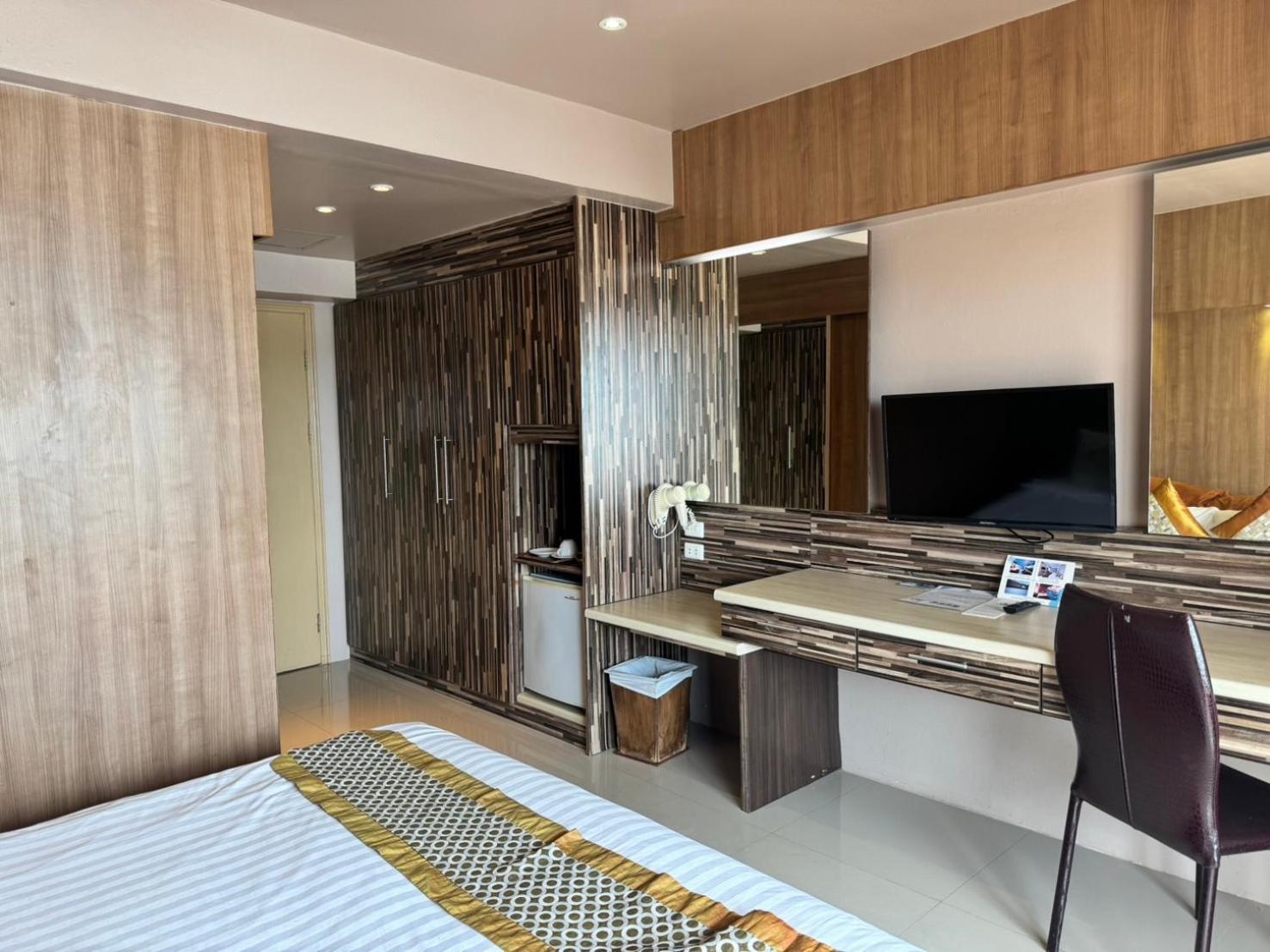 Double Room with Balcony - Photo 4