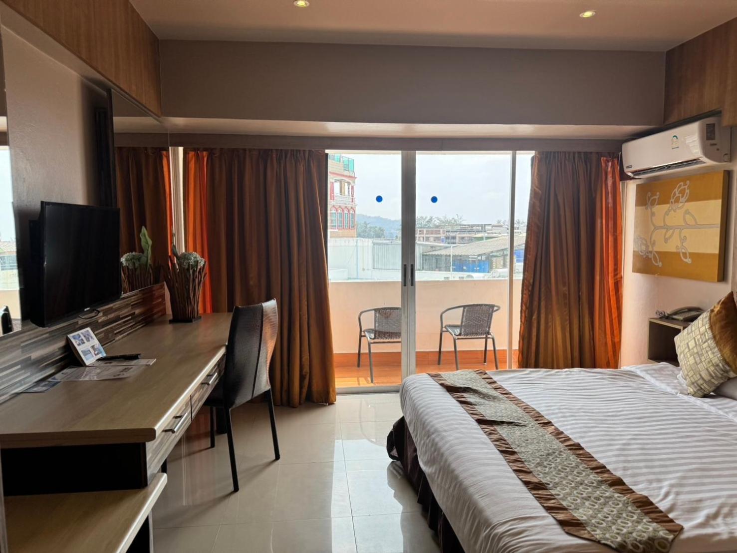 Double Room with Balcony - Photo 3