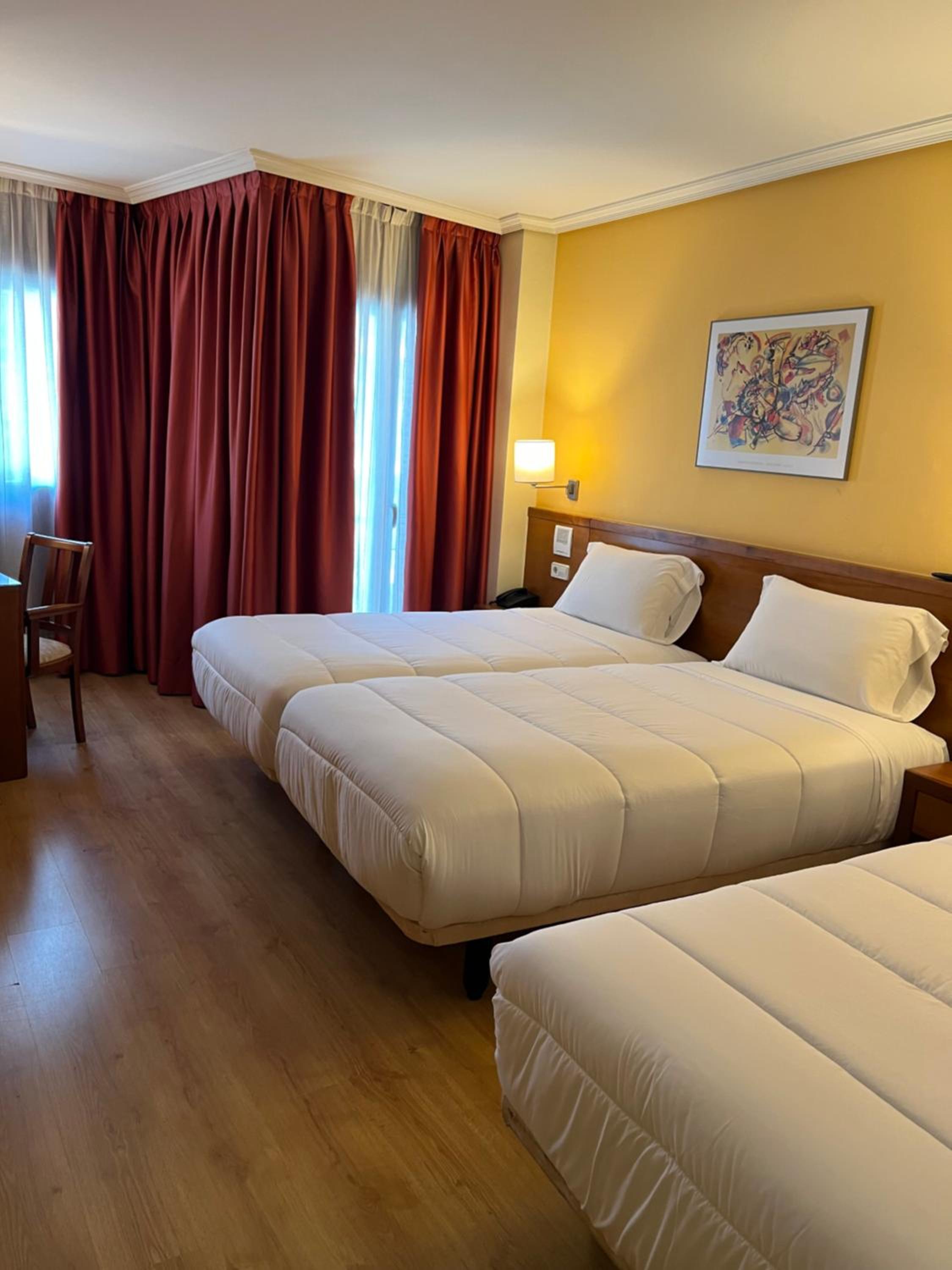 Double or Twin Room with Extra Bed - Photo 1