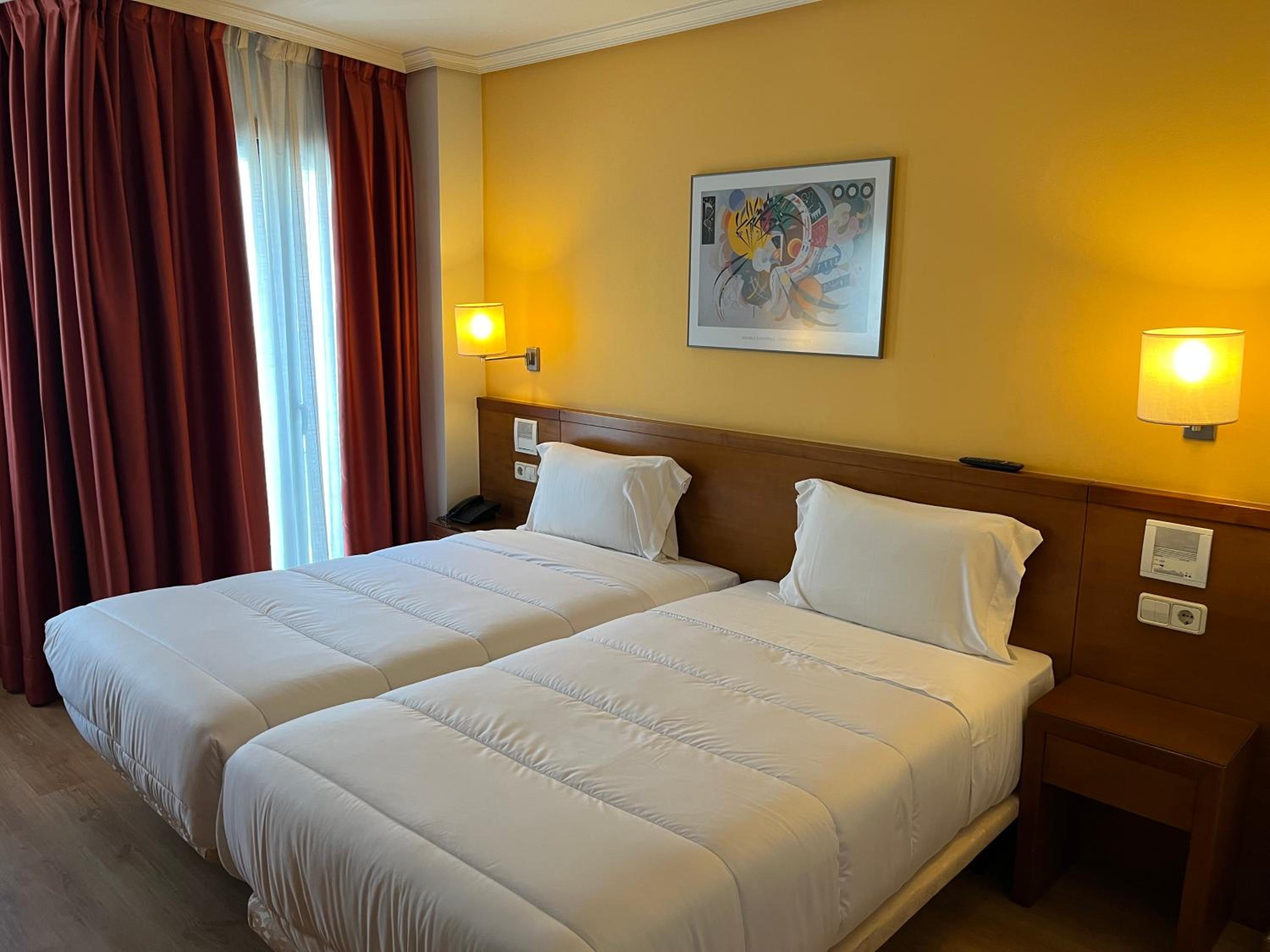Double or Twin Room - Photo 8