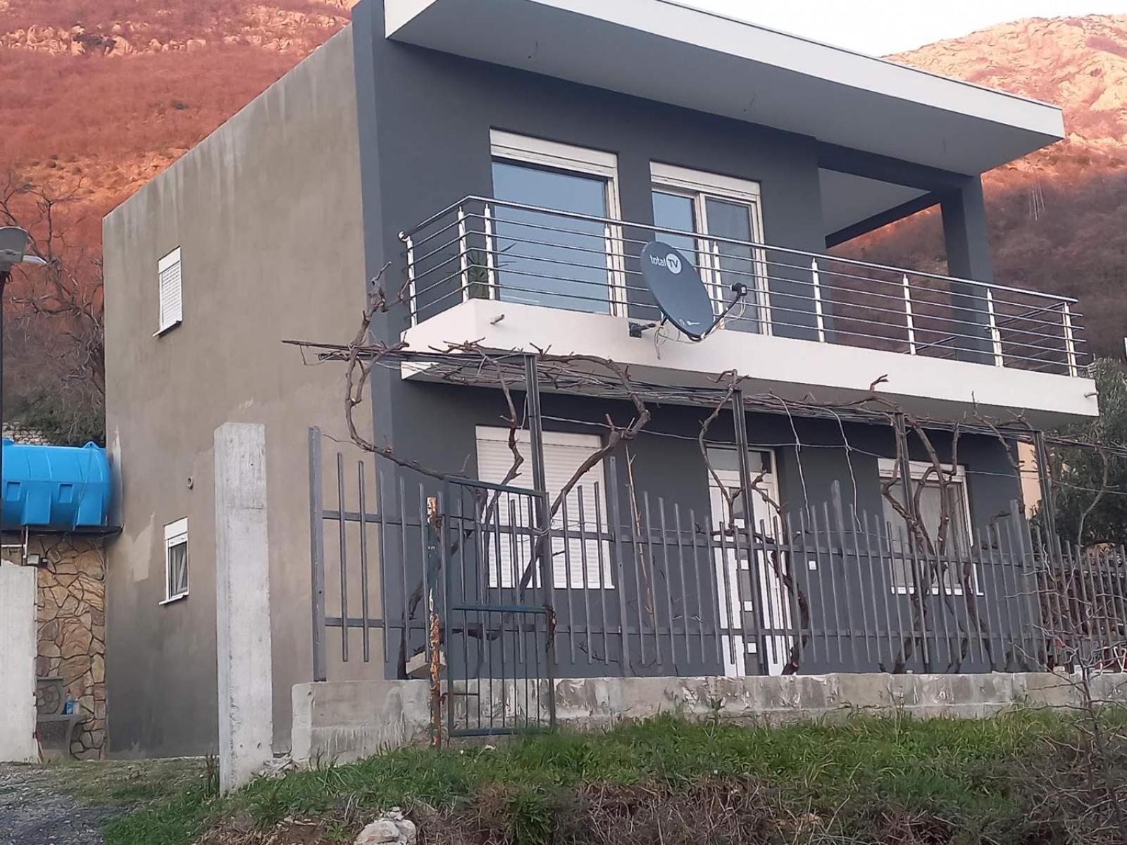 Two-Bedroom House photo 2