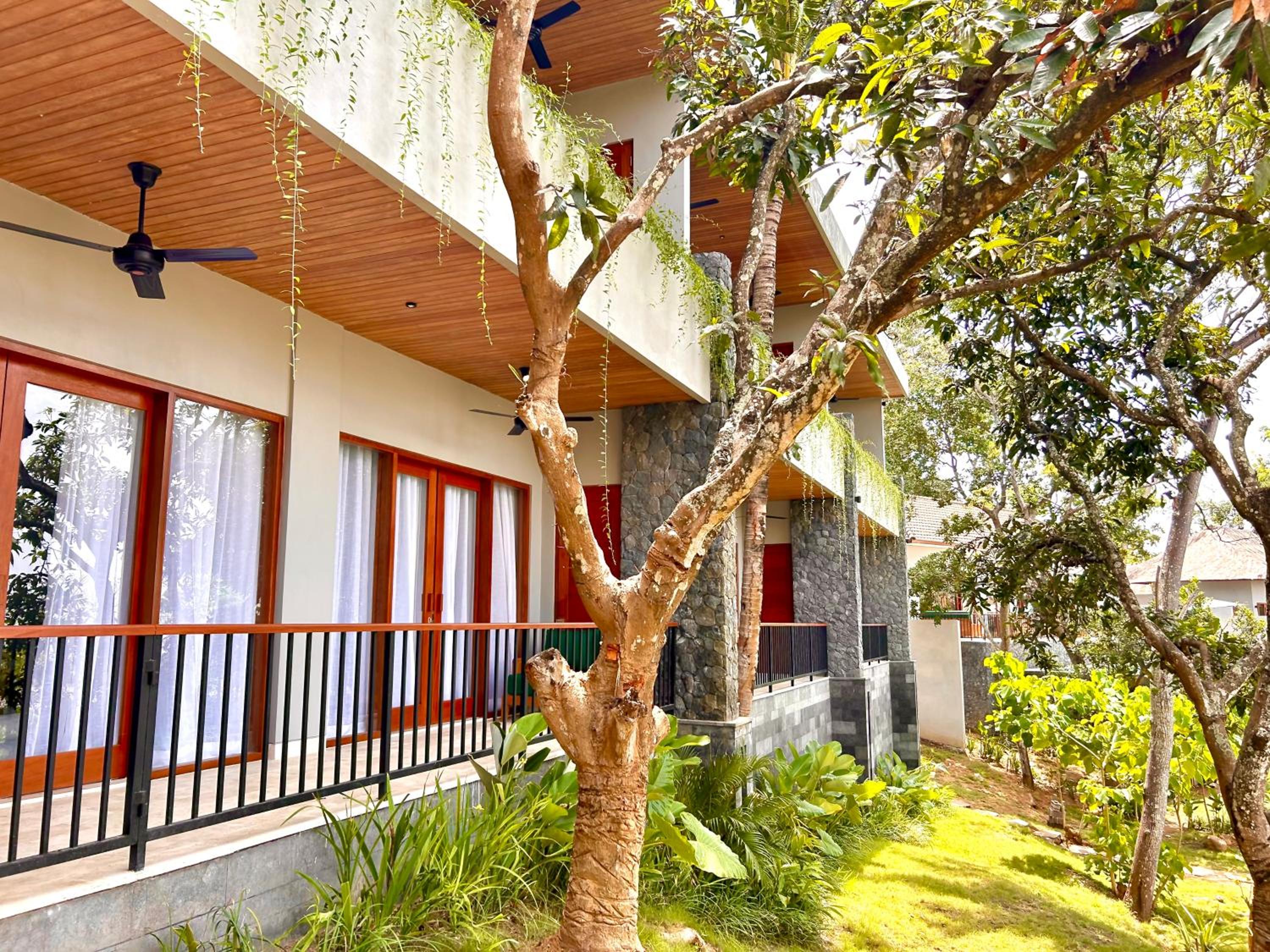Deluxe Double Room with Balcony and Sea View photo 3