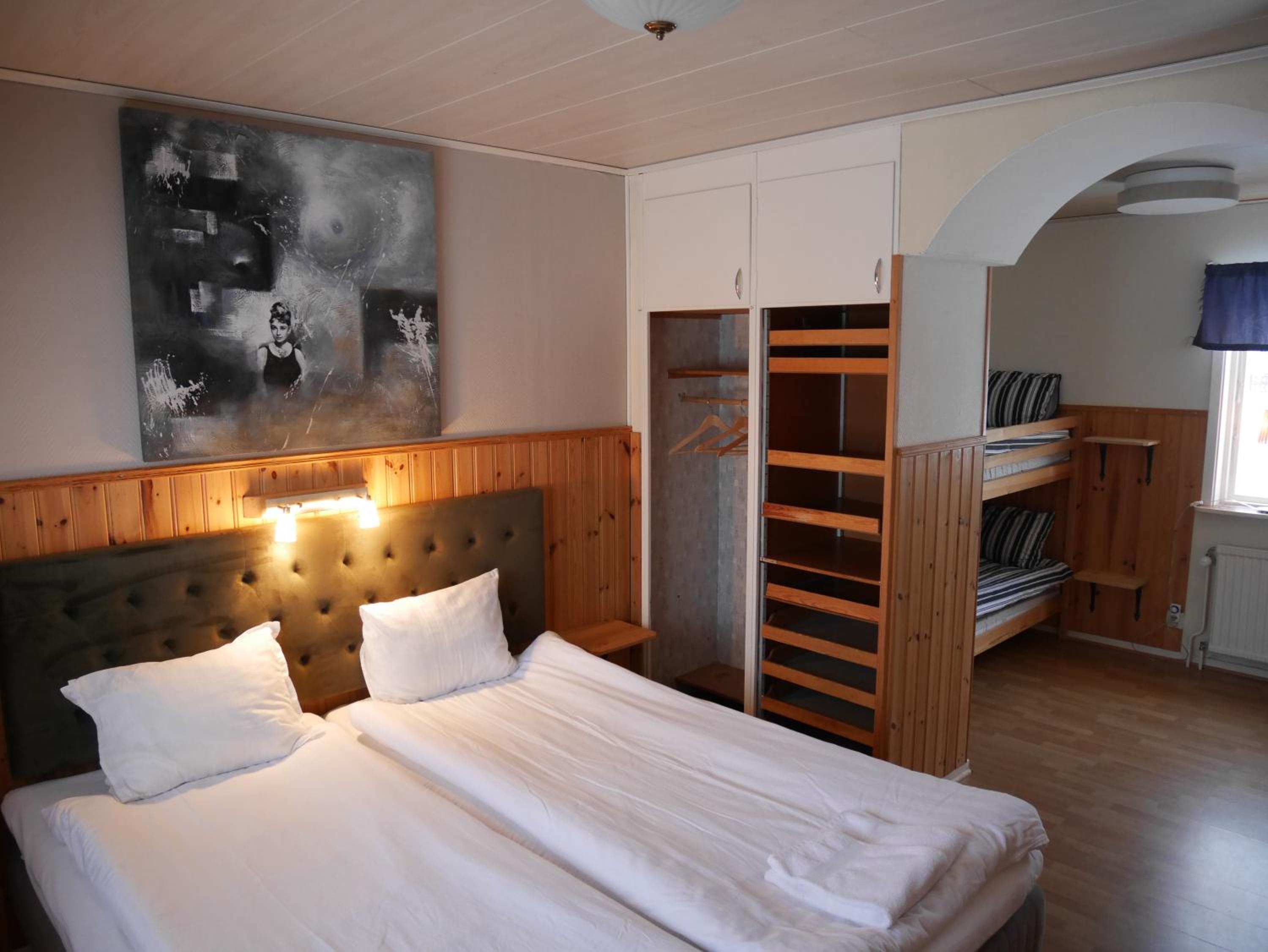 Two-Bedroom Bungalow - Photo 4