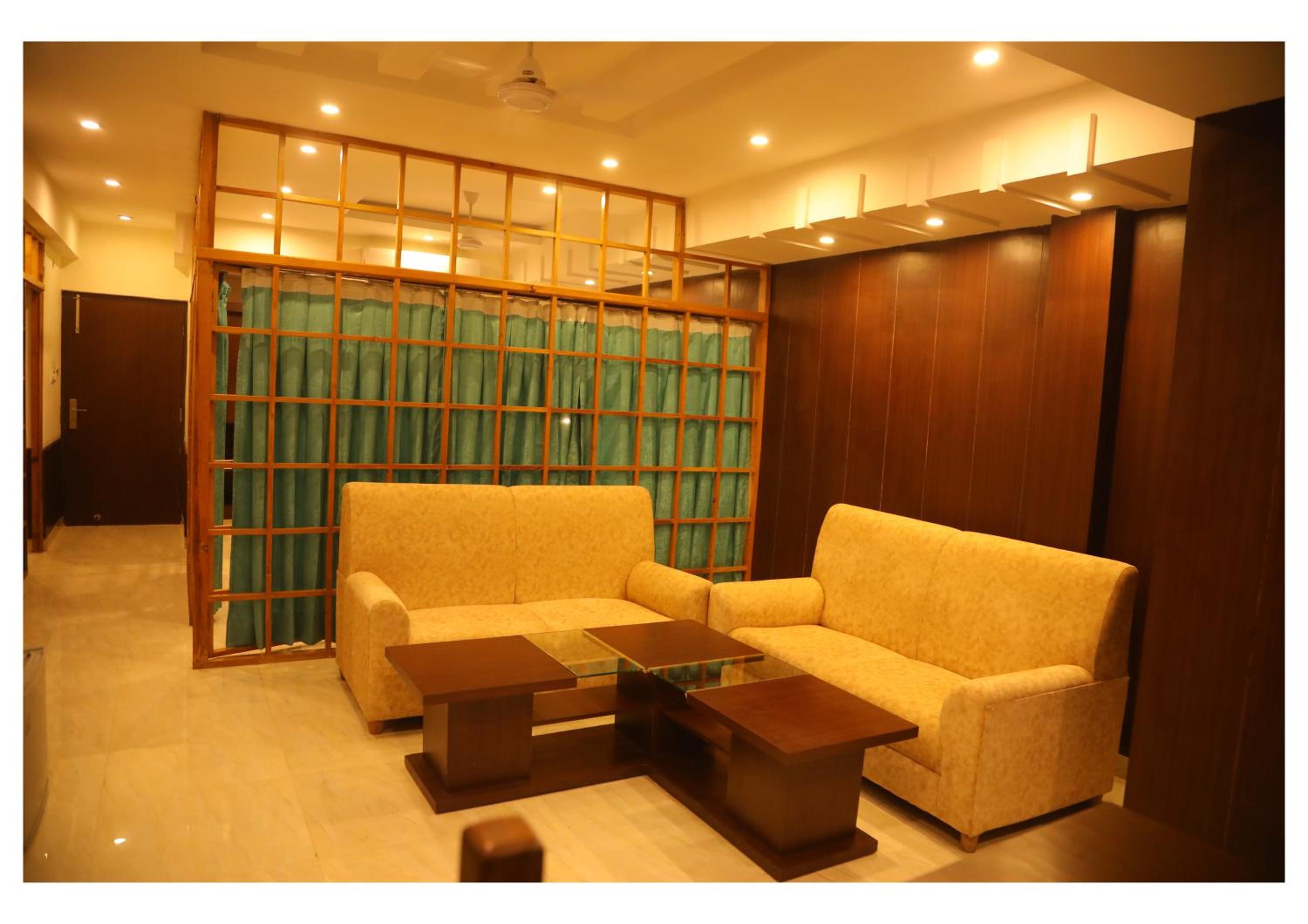 Executive Suite - Photo 5