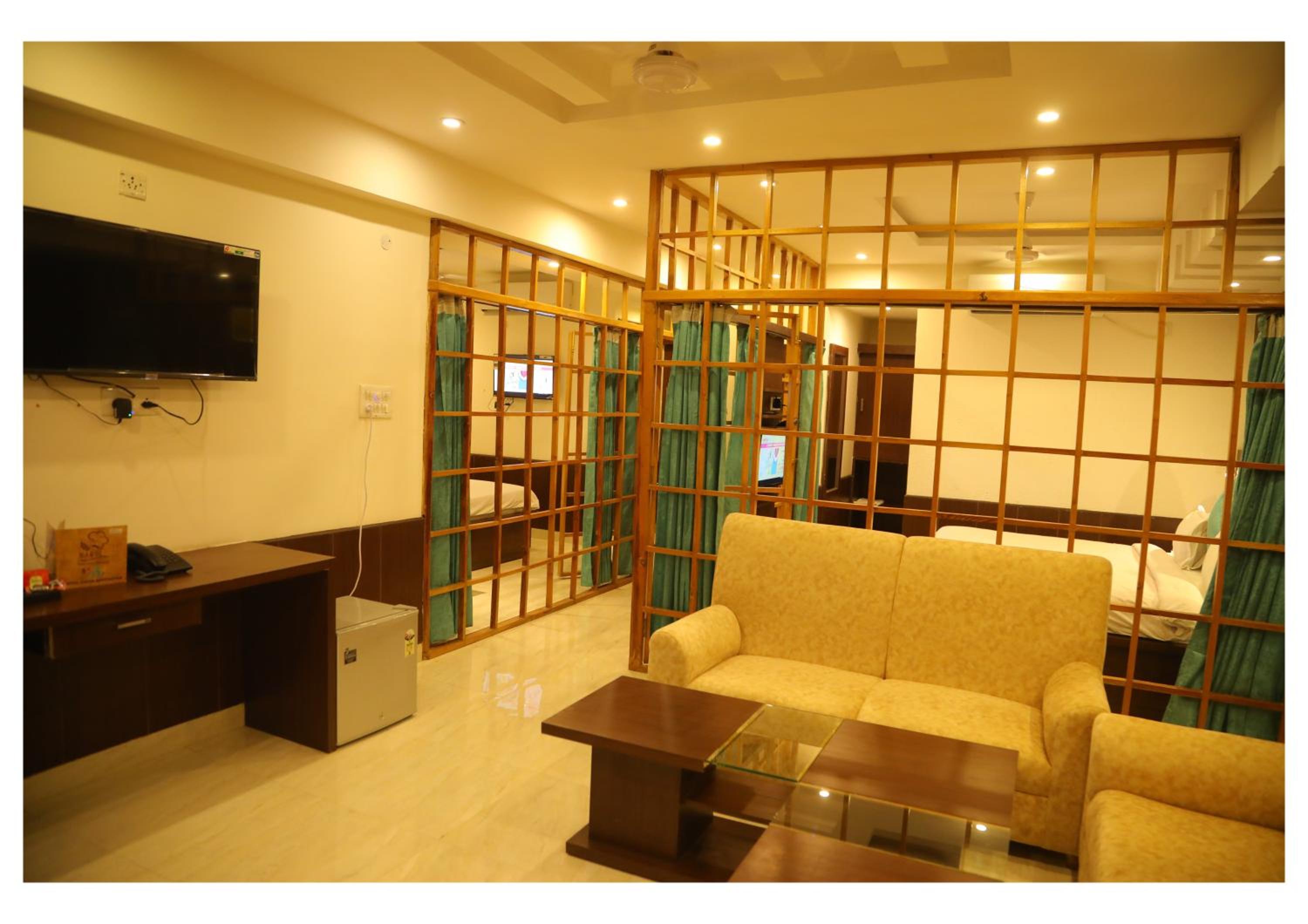 Executive Suite - Photo 1