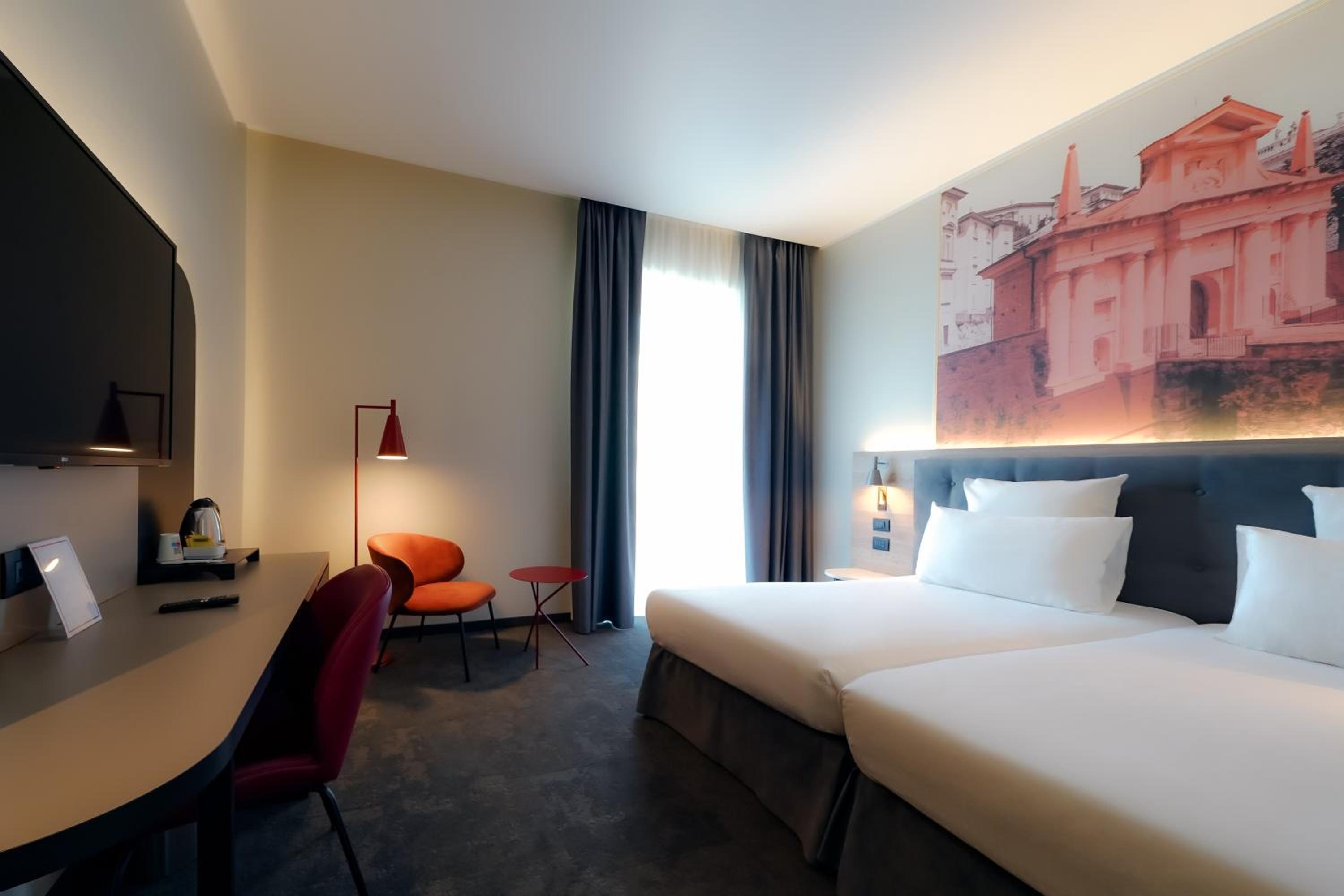Standard Twin Room - Photo 1