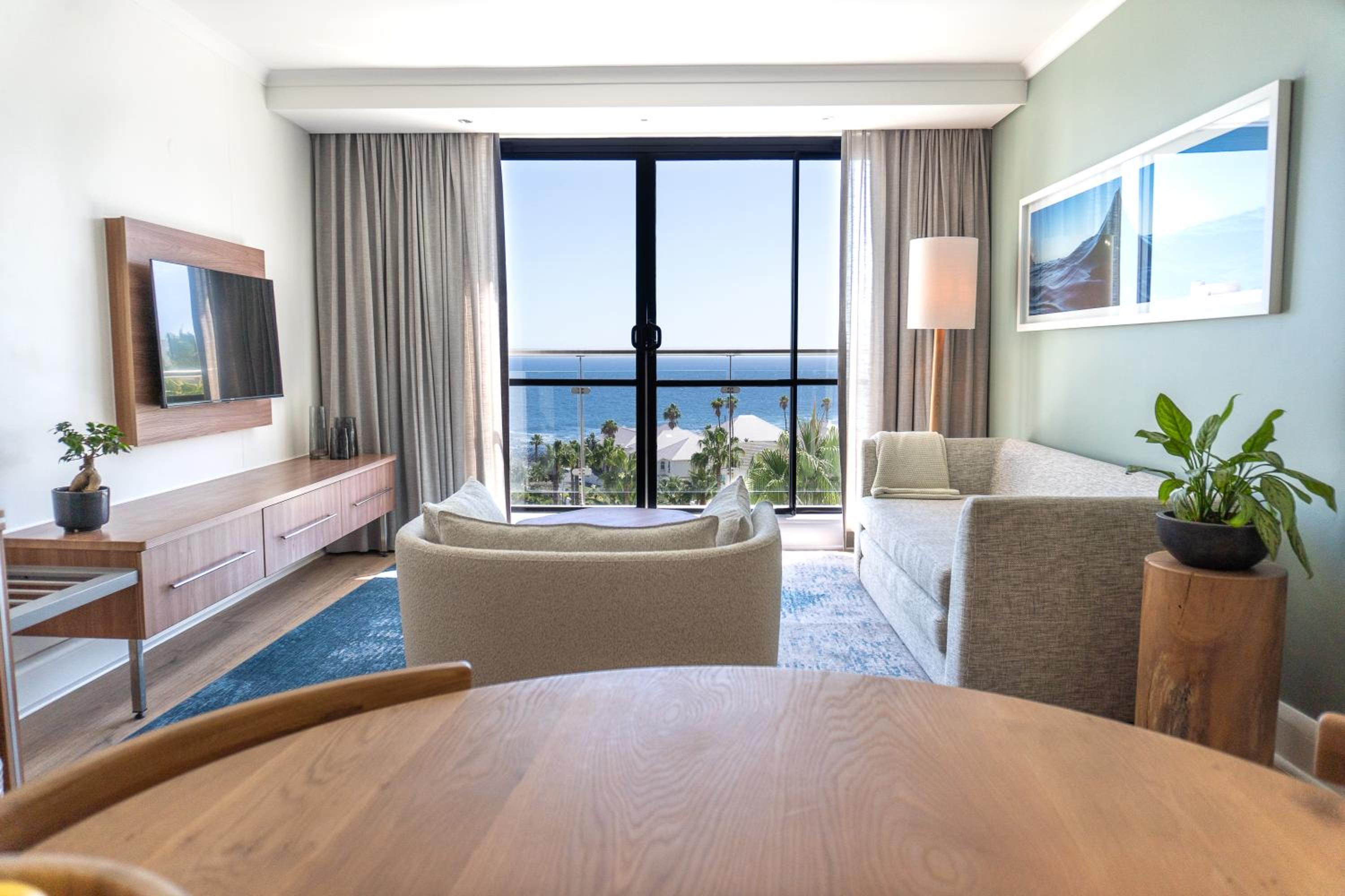 One Bedroom Apartment with Sea View and Balcony - Photo 5