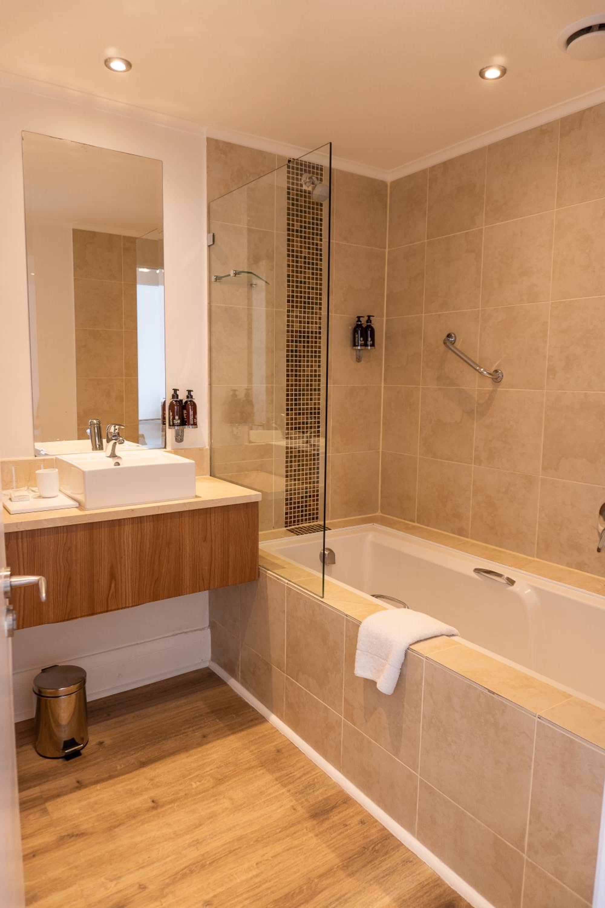 One Bedroom Apartment with Sea View and Balcony - Photo 9