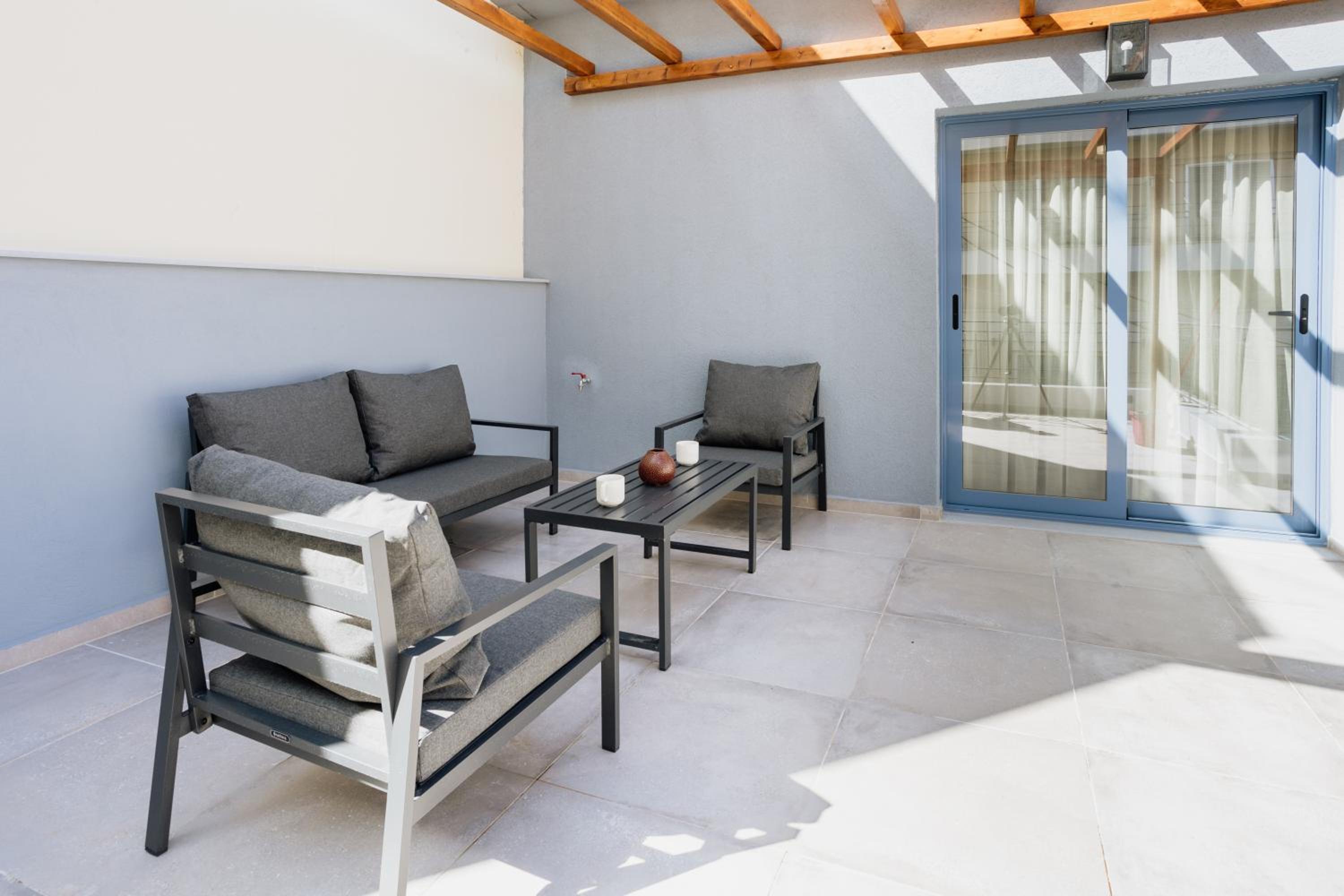 Deluxe Double Room with Balcony photo 2
