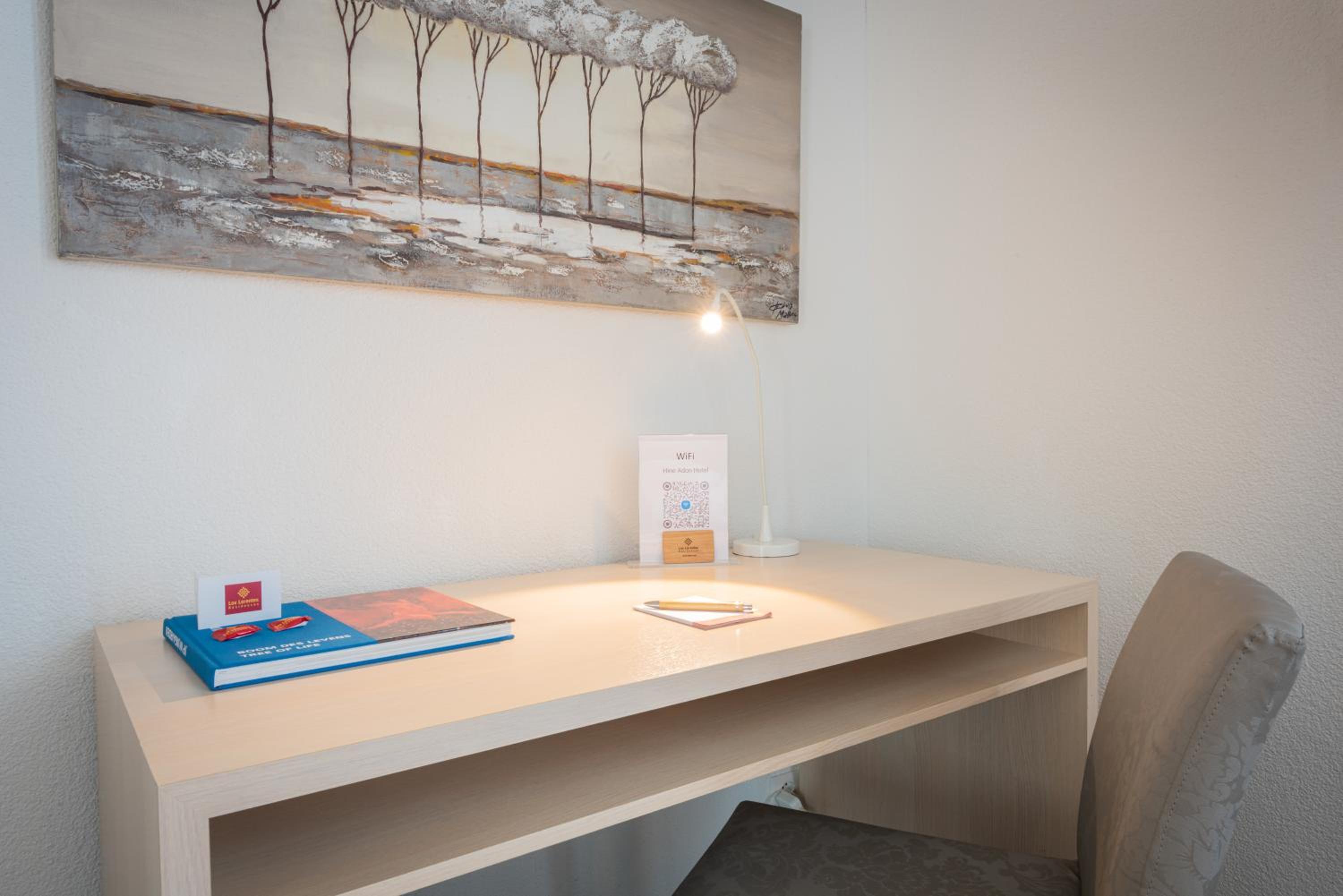 Deluxe Studio with Kitchenette (Panorama Windows openable ) photo 3