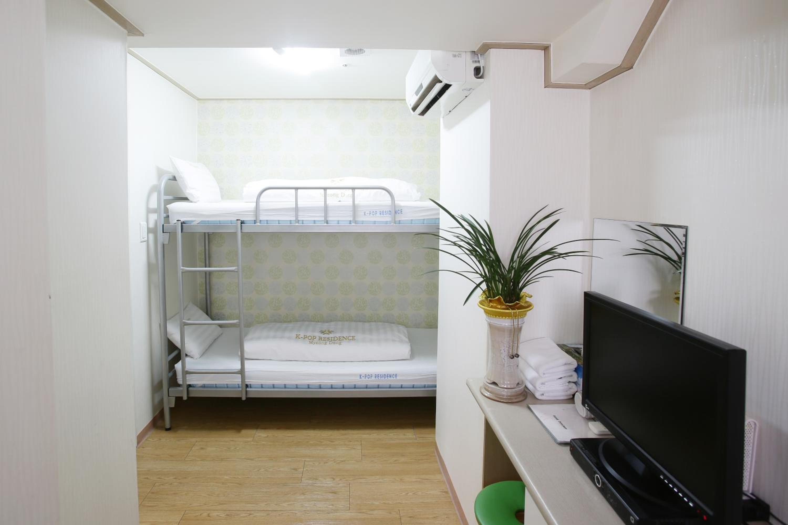 Standard Twin Room - Photo 1