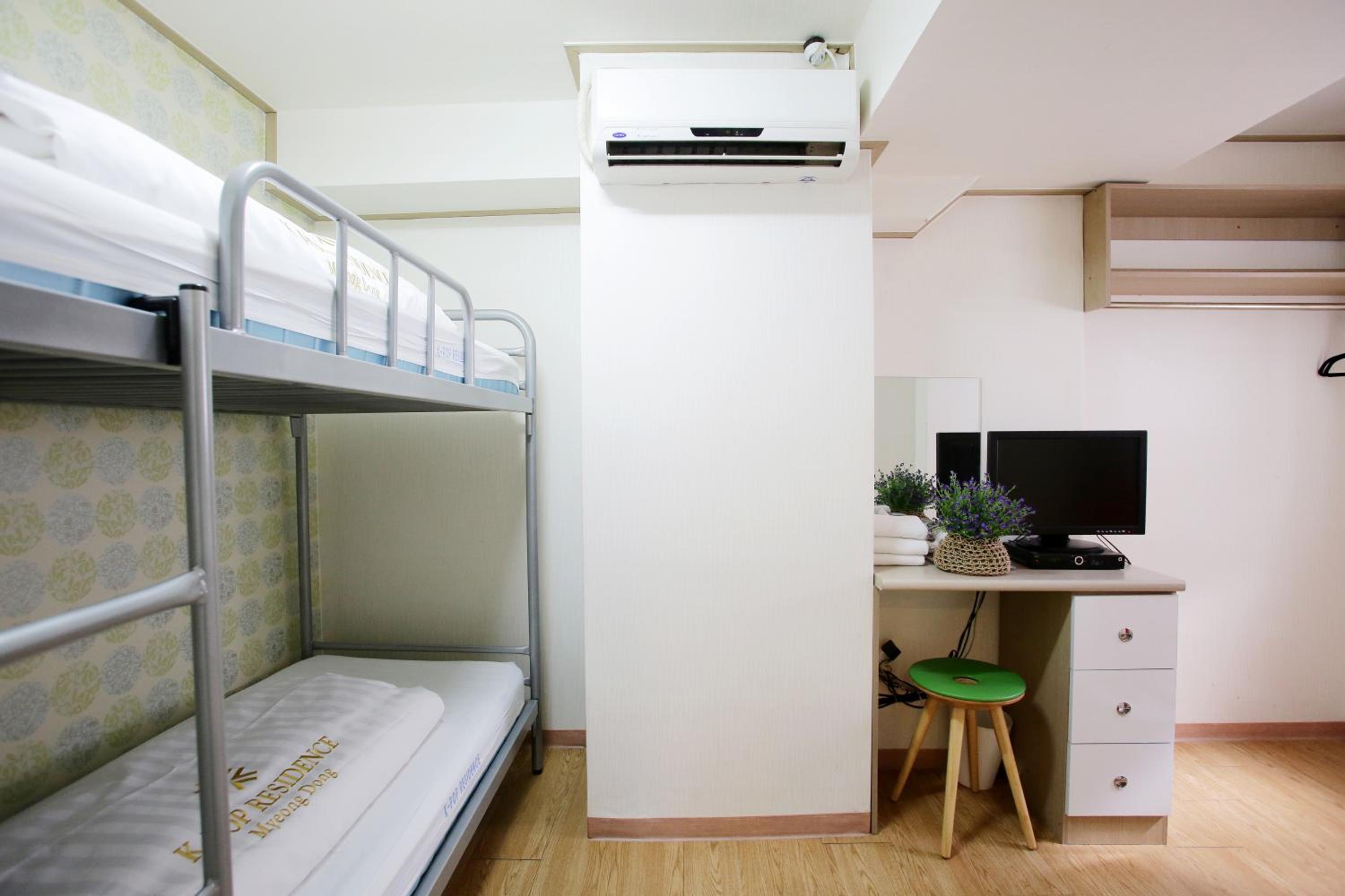 Standard Twin Room - Photo 14