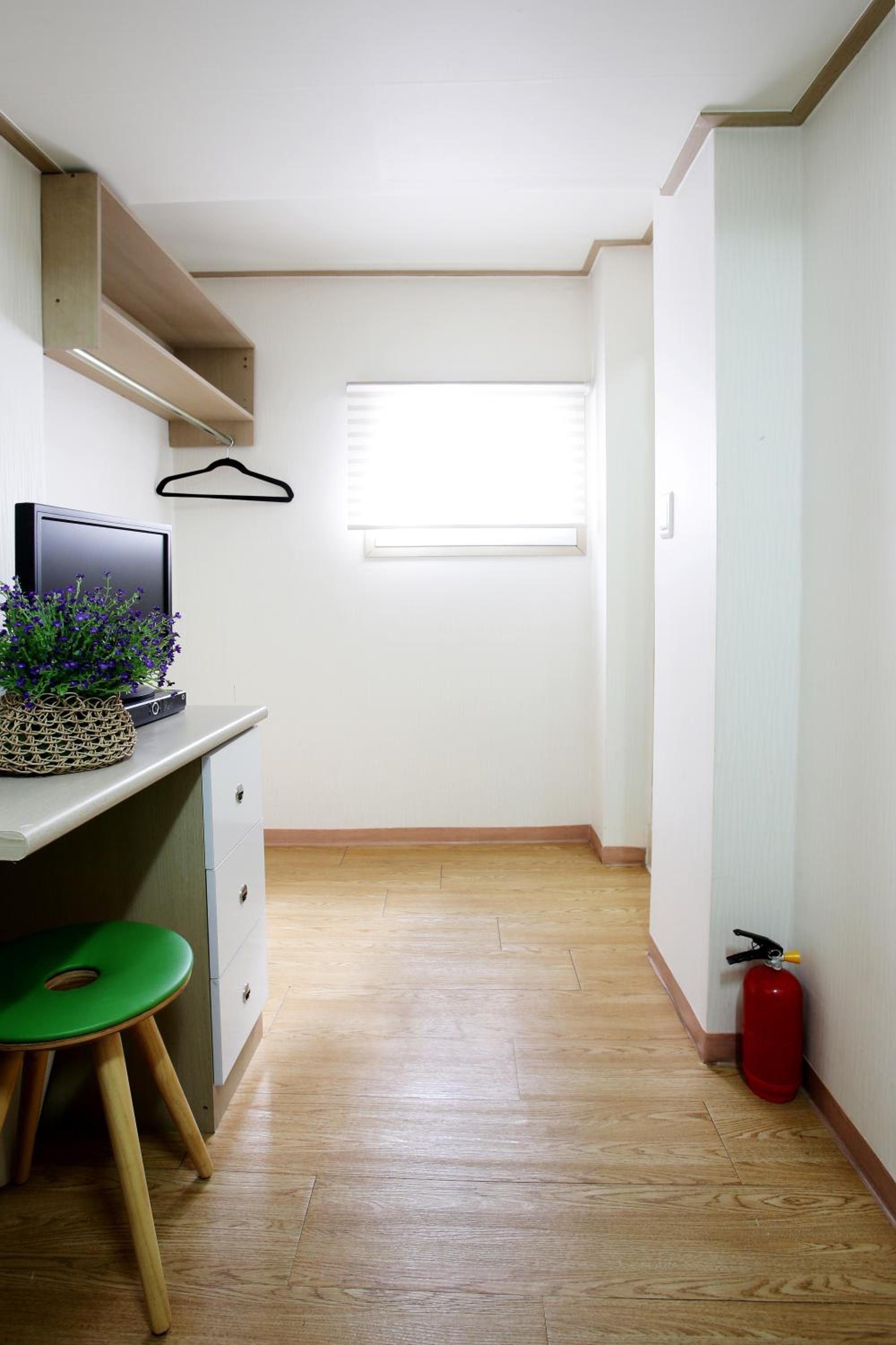 Standard Twin Room - Photo 6