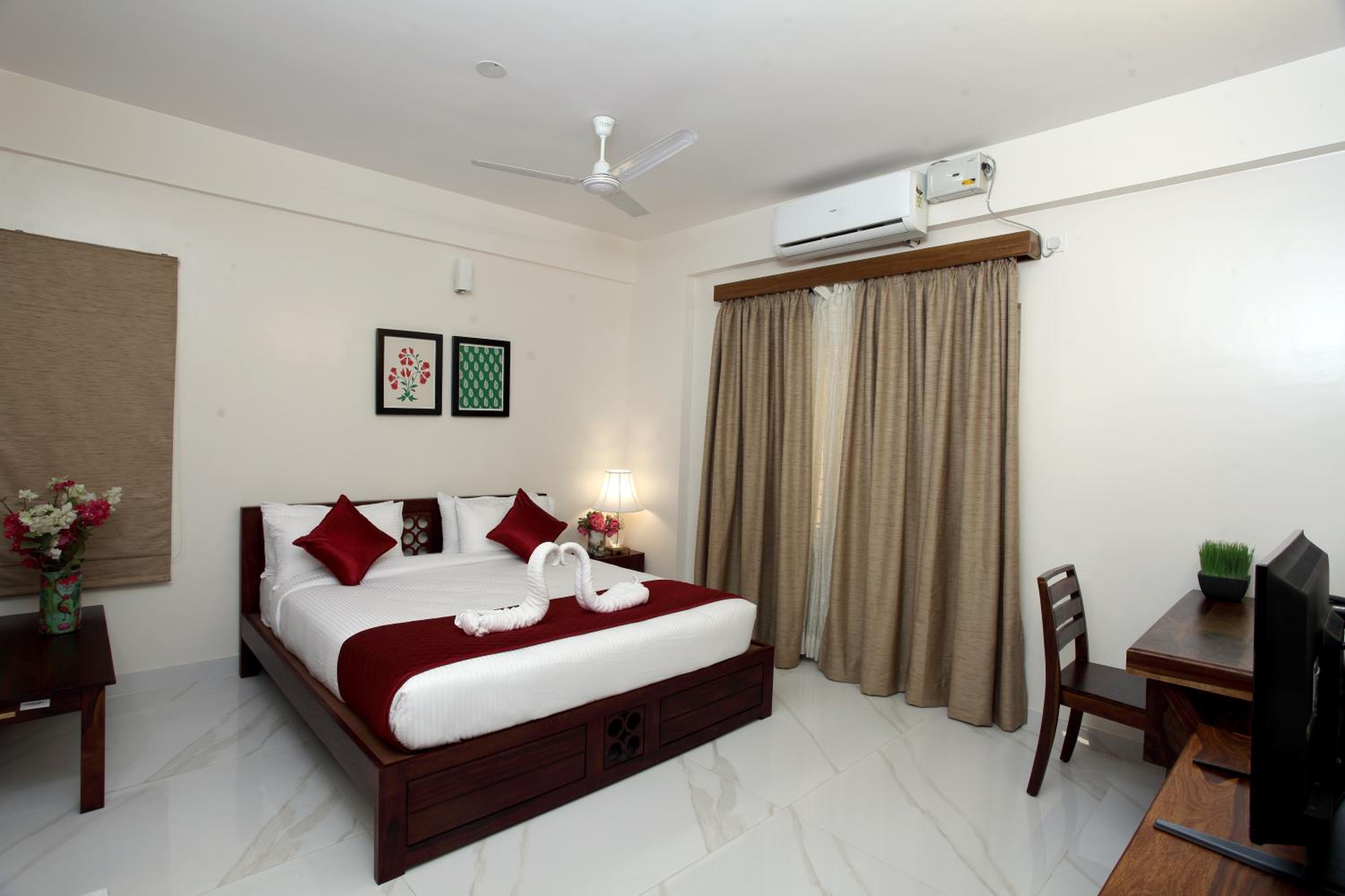 Deluxe Room - Photo 5