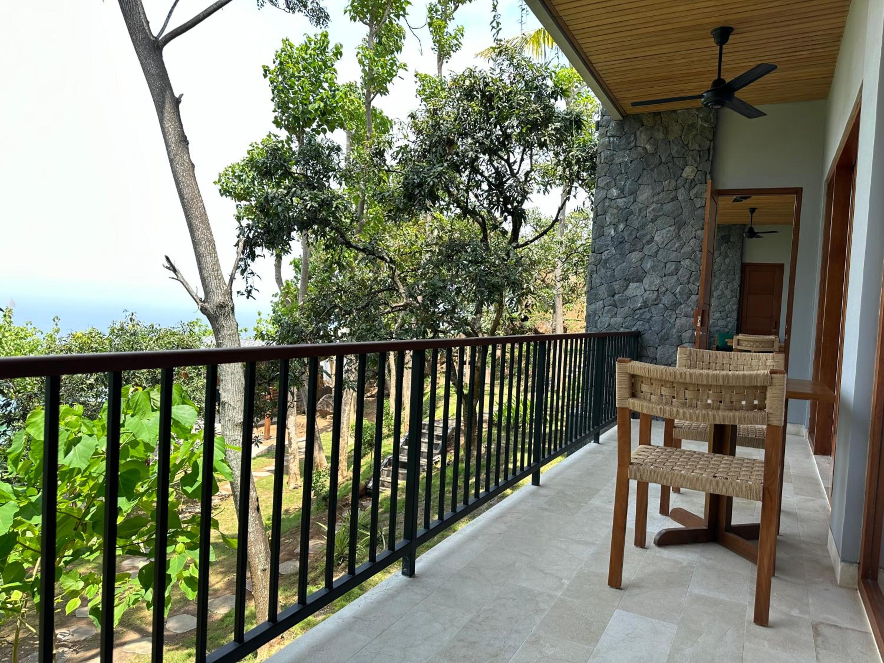 Deluxe Double Room with Balcony and Sea View photo 2