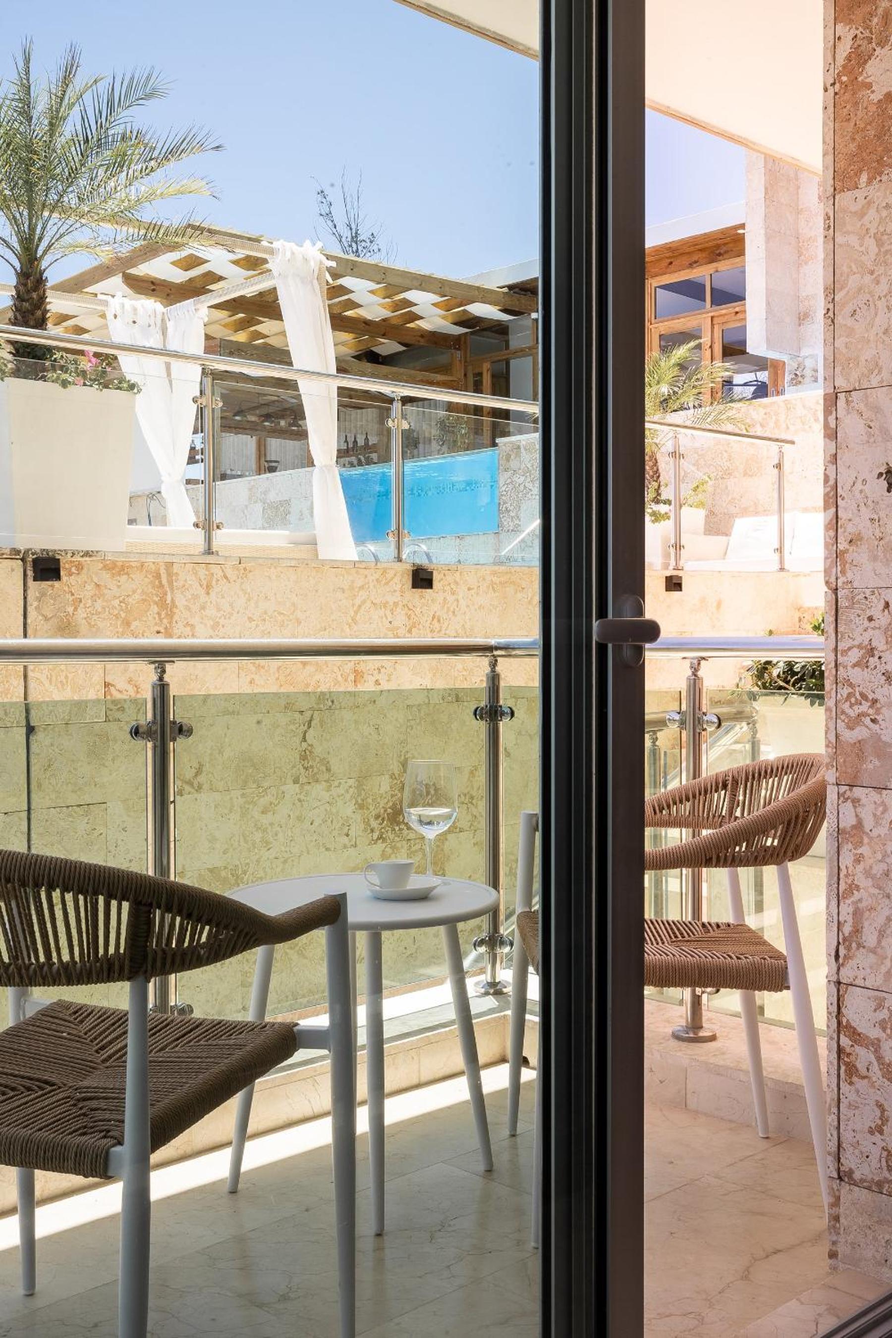 Apartment with Pool View  photo 3