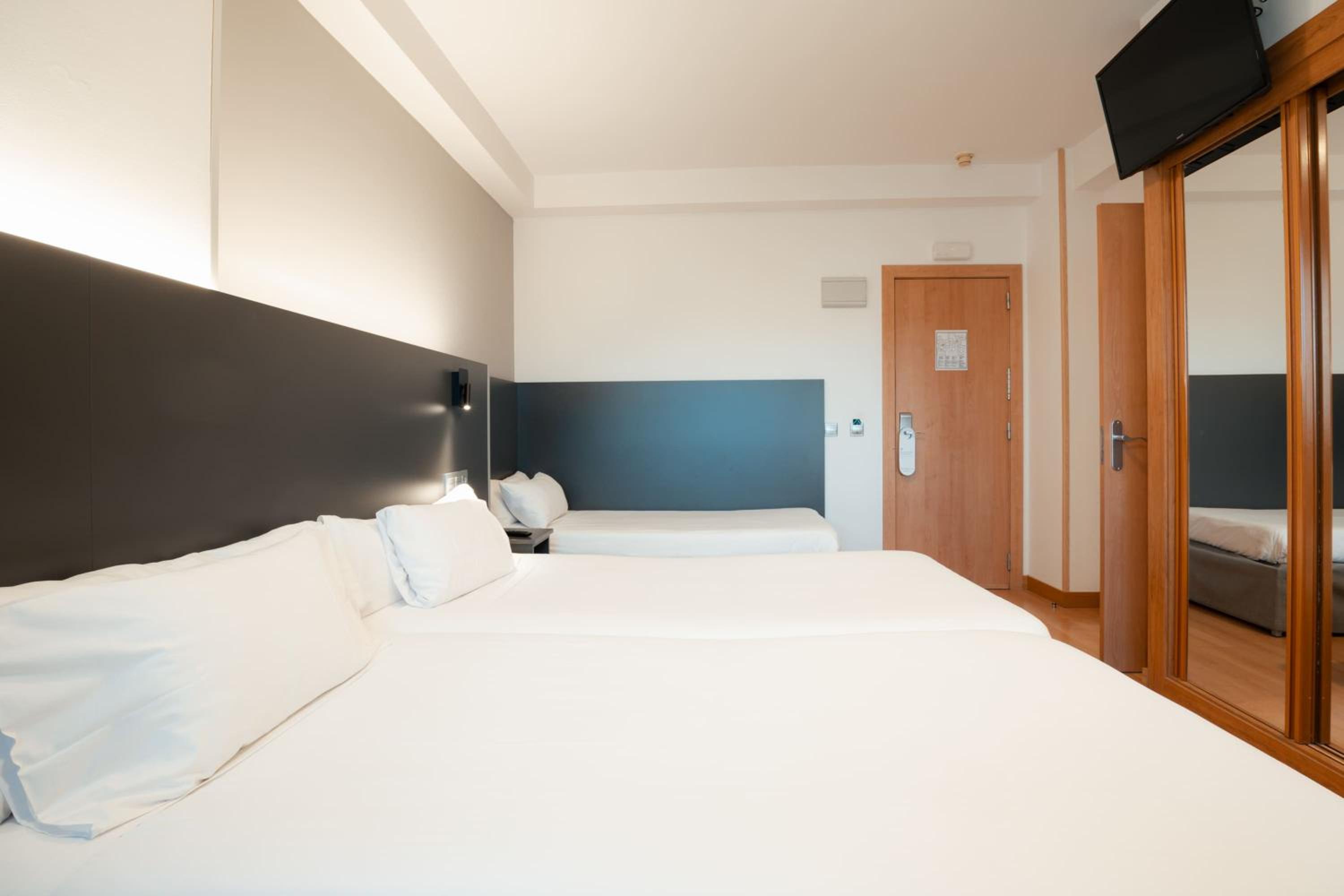 Double Room with Extra Bed - Photo 6