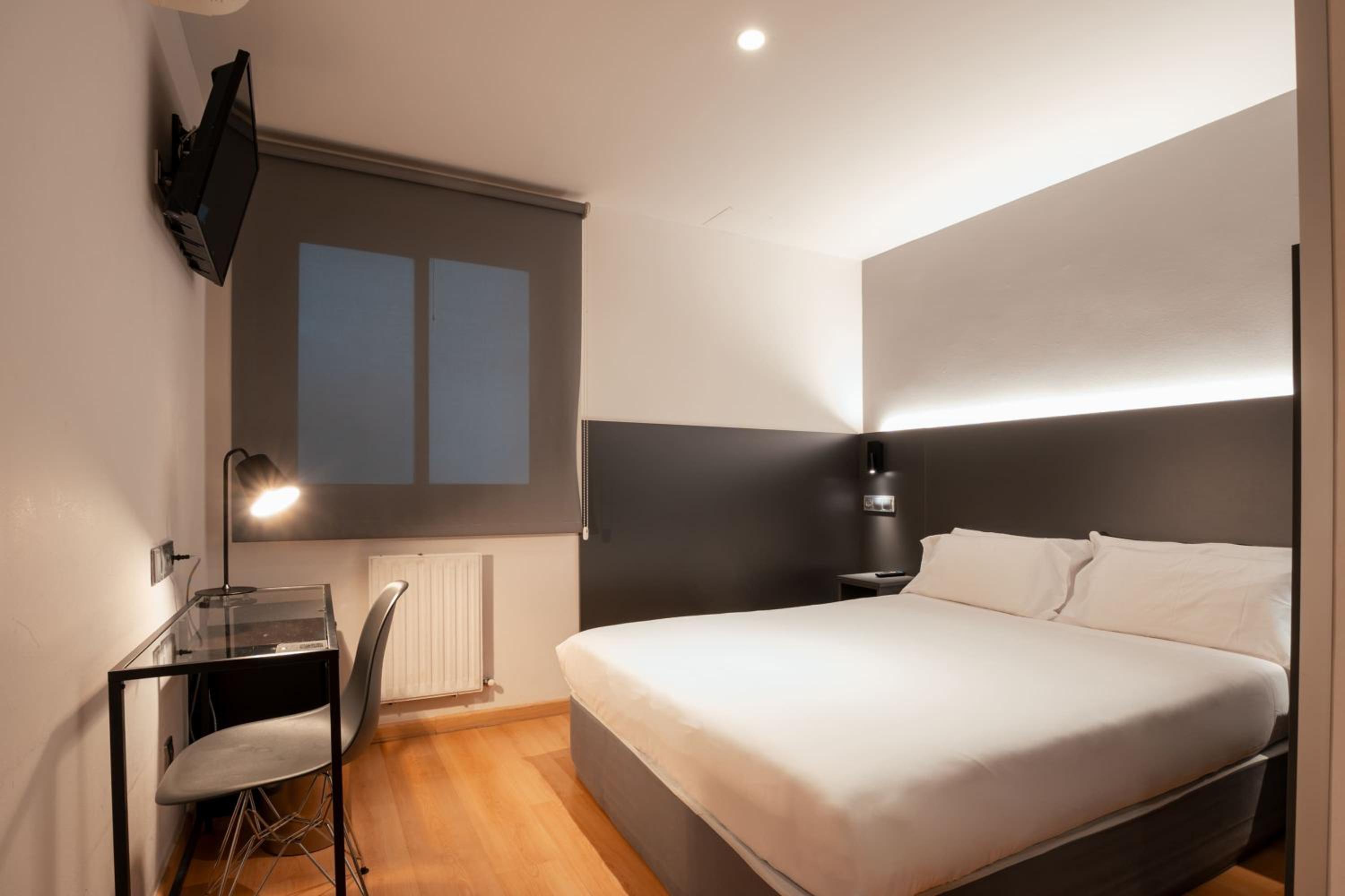 Double Room - Photo 2
