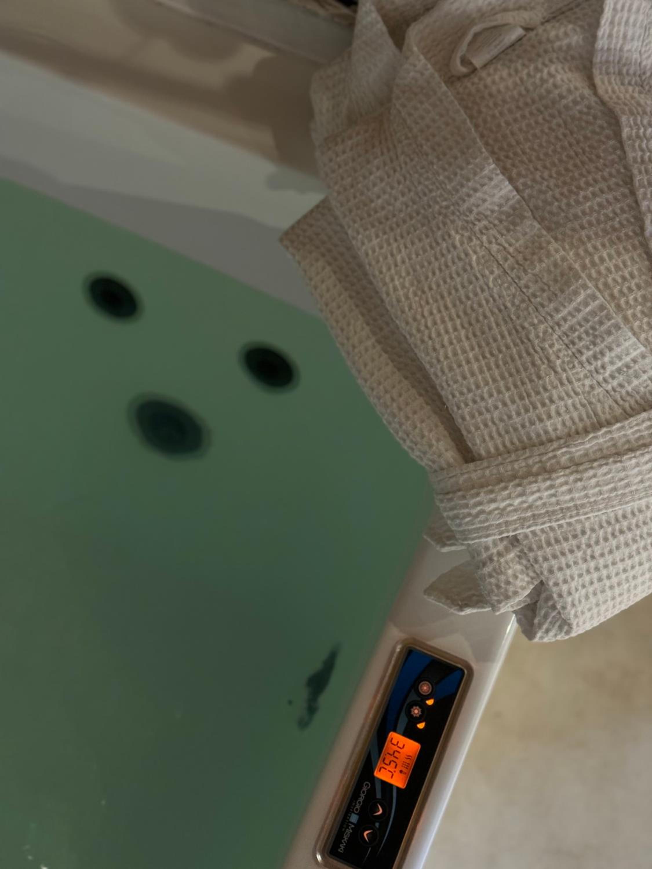 Double Room with Spa Bath photo 2