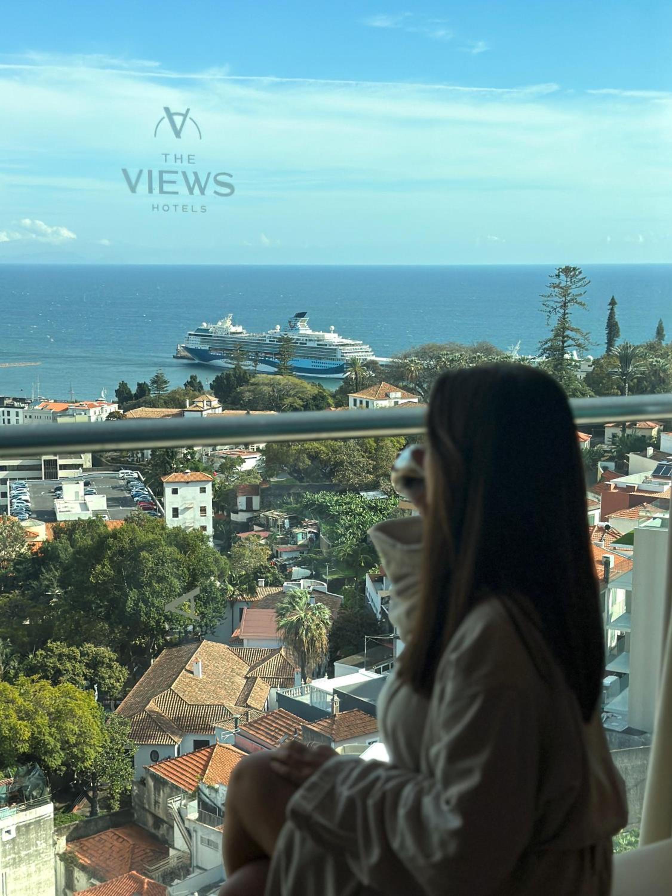 Deluxe Double Room with Sea View thumbnail 6