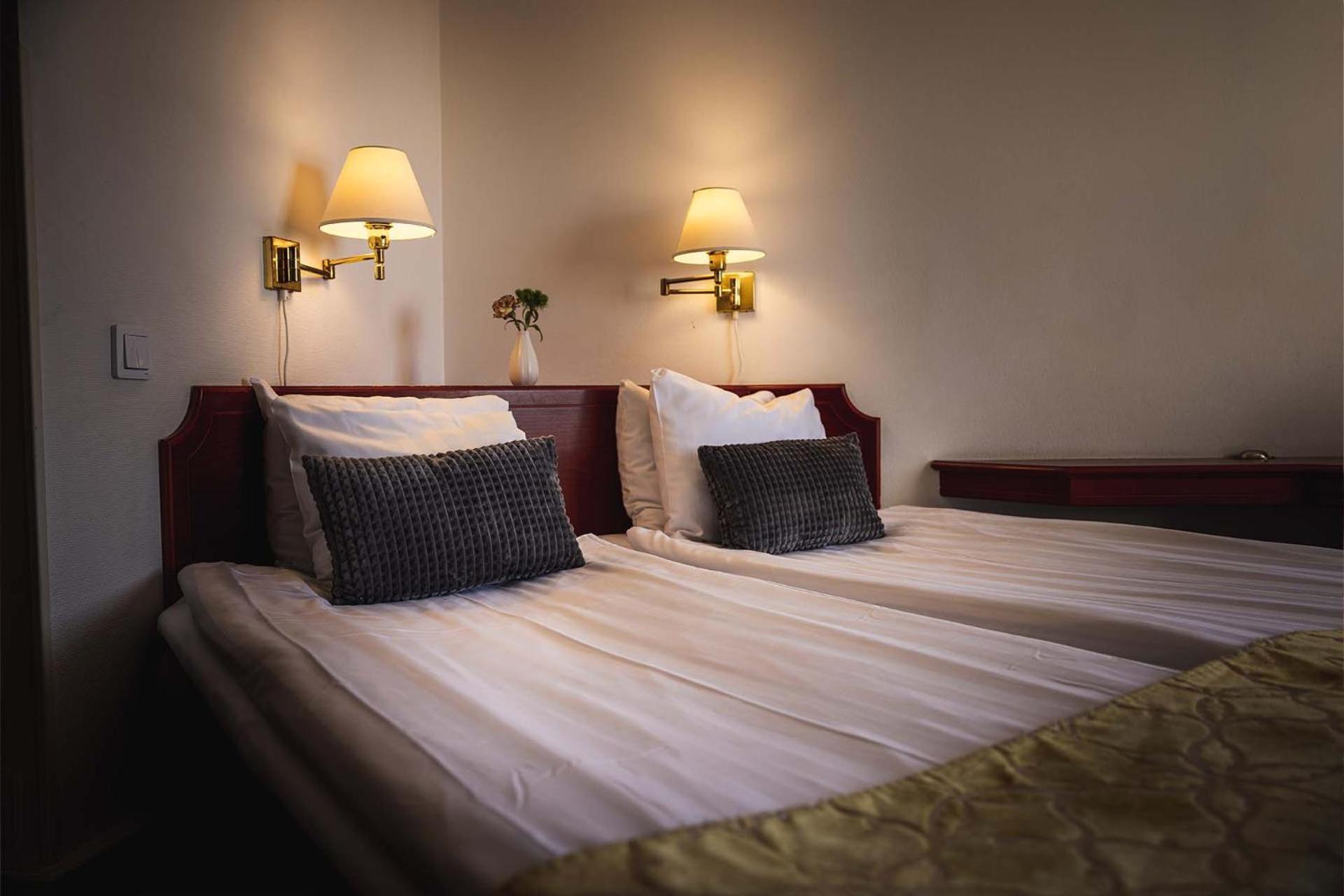 Standard Double Room with Two Single Beds - Non-Smoking - Photo 17