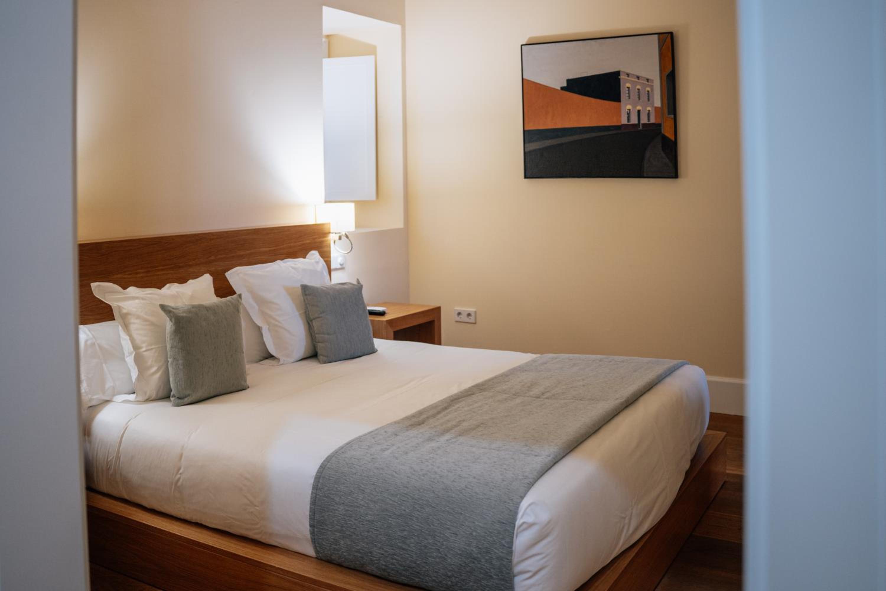 Deluxe Suite with Spa Bath - Photo 27