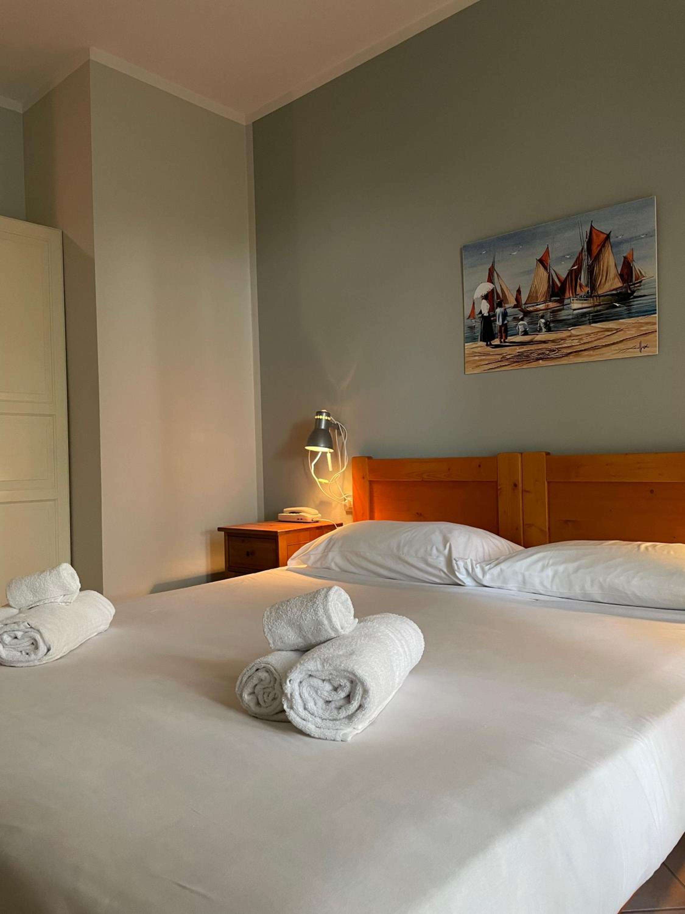 Deluxe Double Room with Balcony - Photo 2