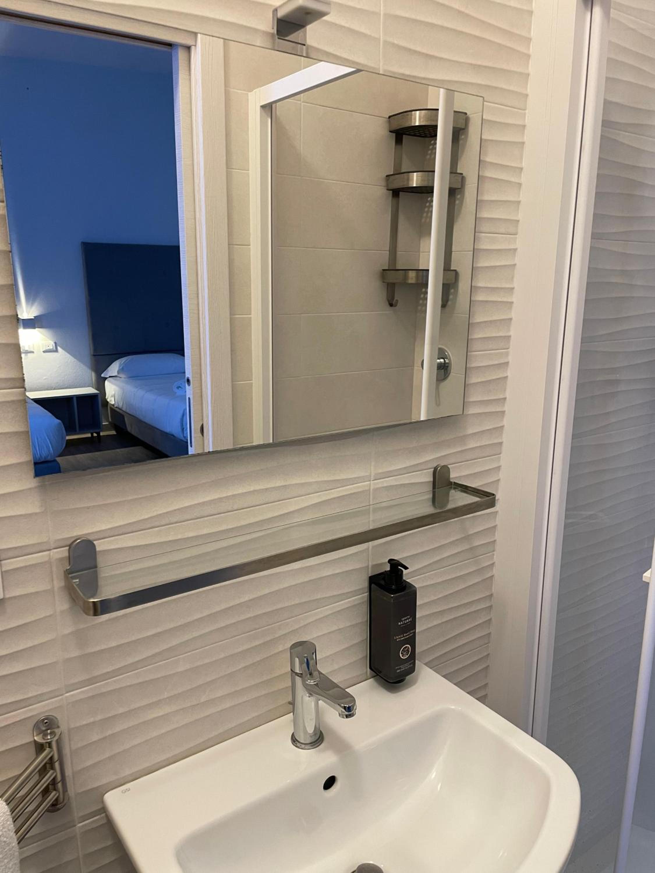 Superior Double or Twin Room - Photo 8