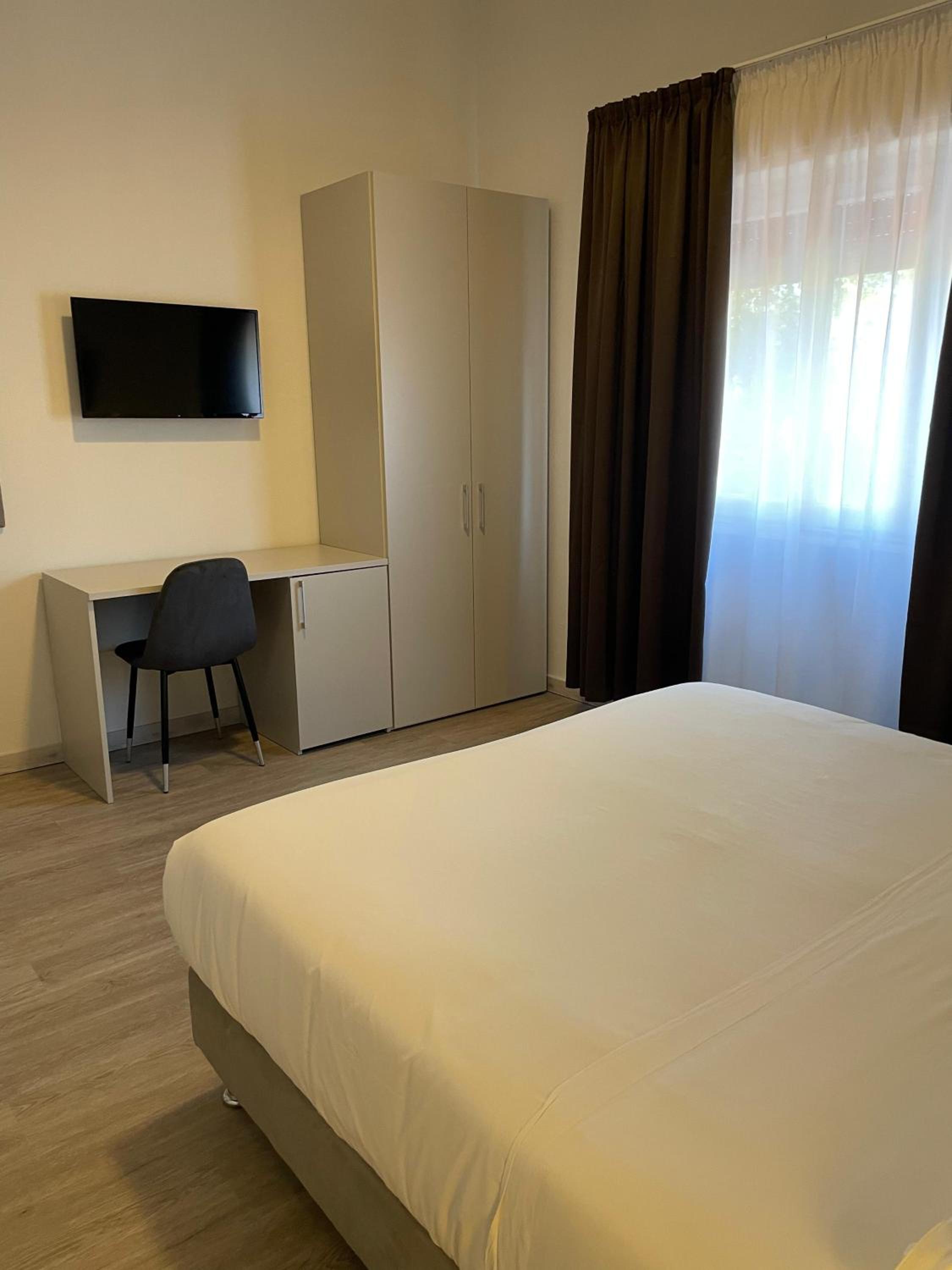 Superior Double or Twin Room - Photo 6