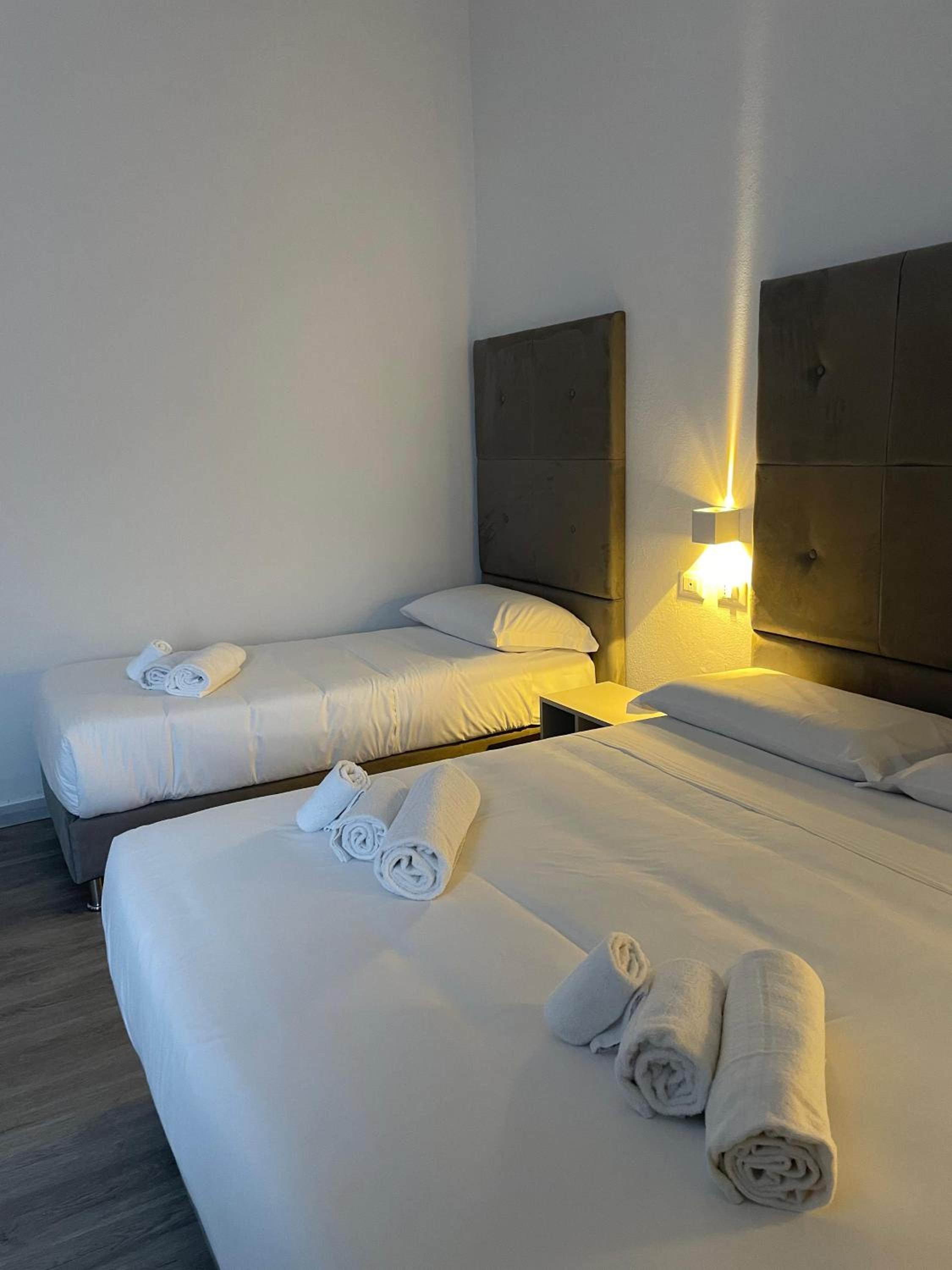 Superior Double or Twin Room - Photo 11