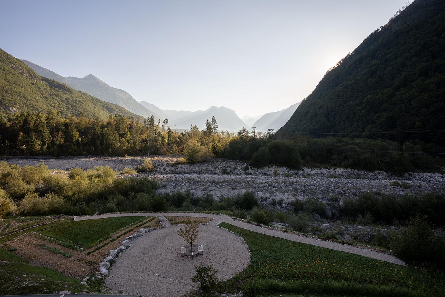 Double Room with Mountain View - Photo 6