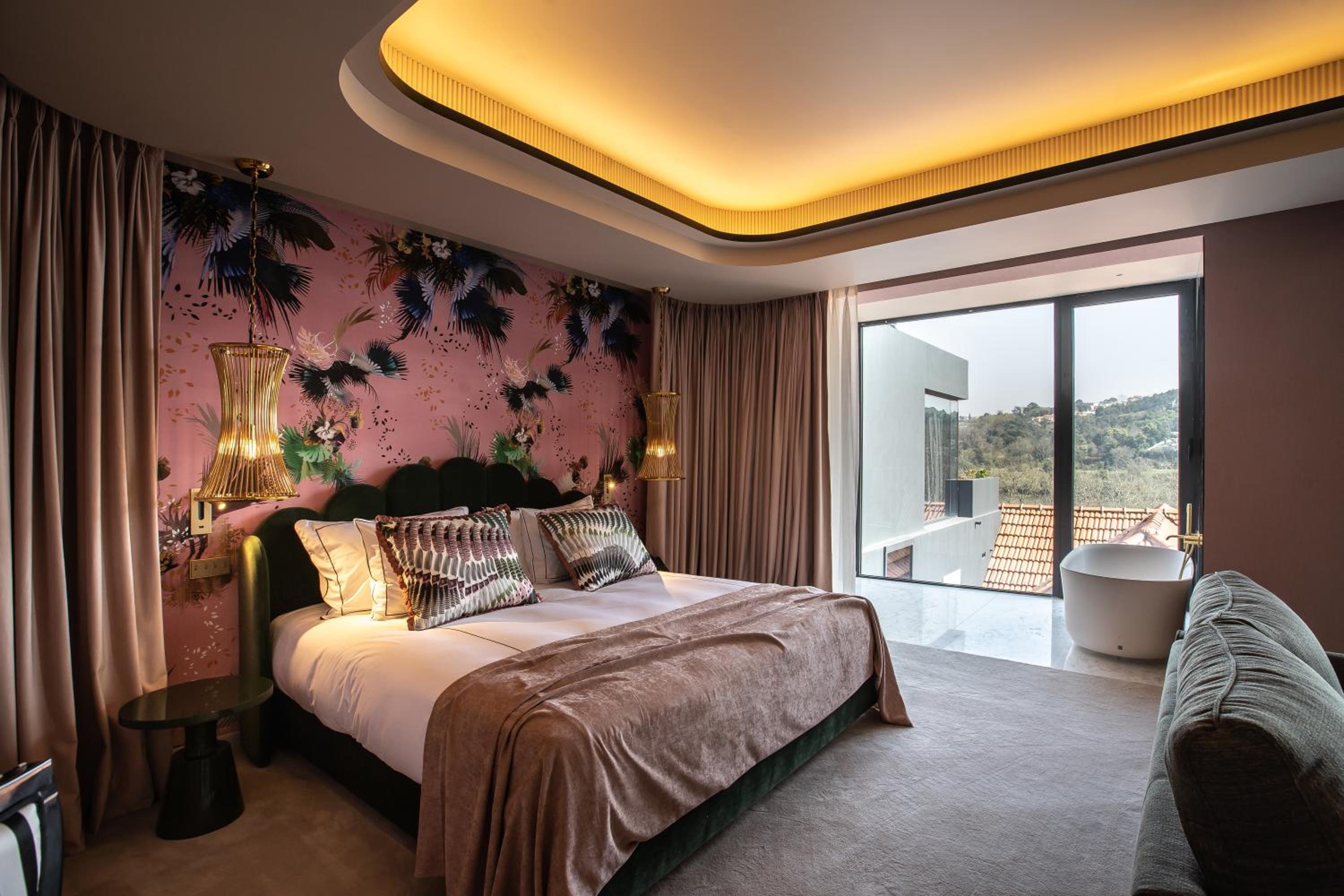 Signature Suite - Photo 3