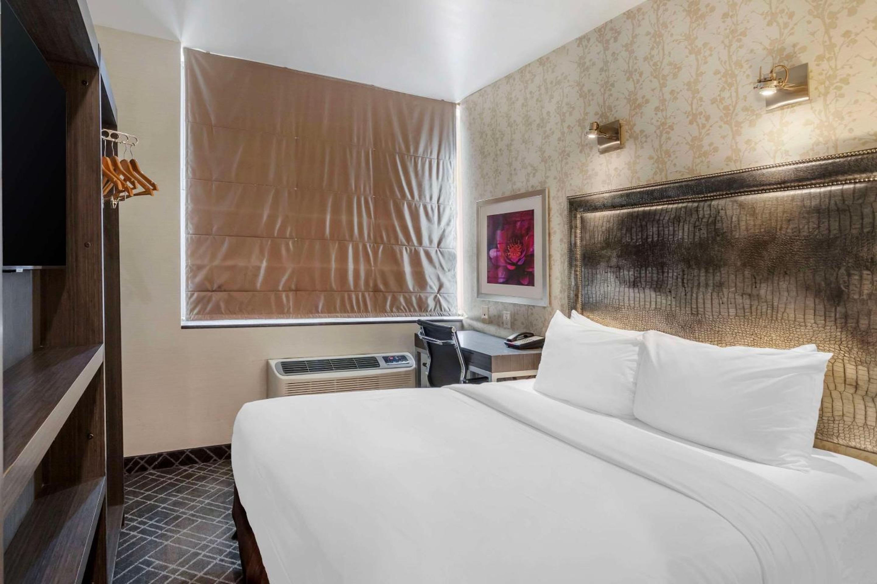 Queen Room - Disability Access/Non-Smoking