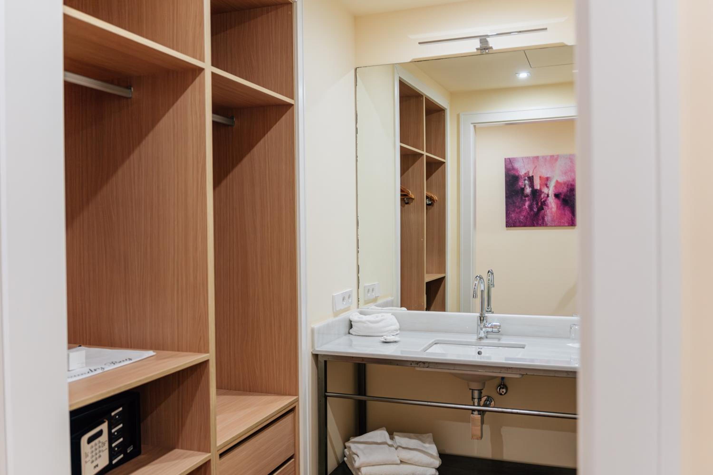 Standard Suite - Photo 6