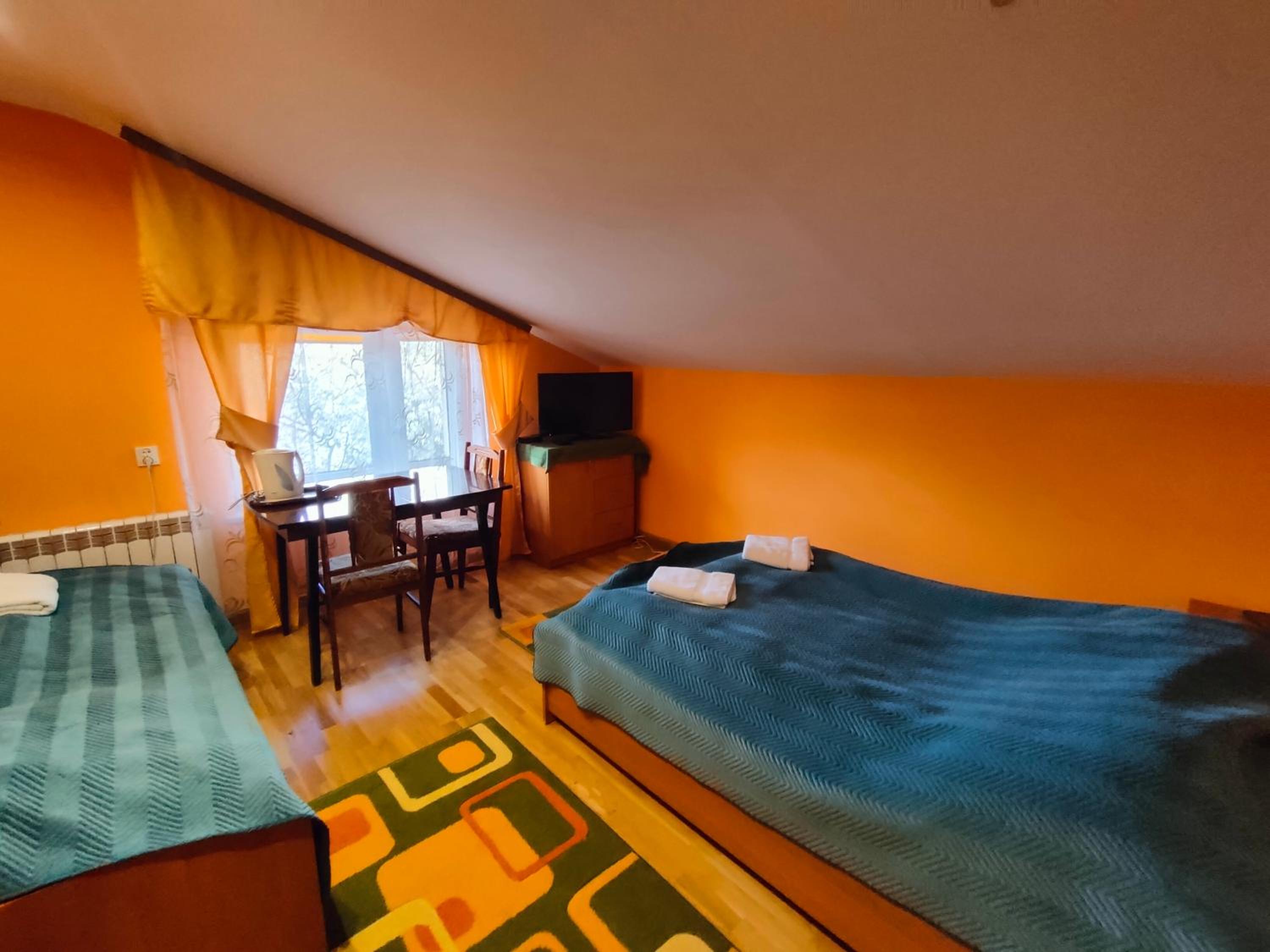 Triple Room with Private Bathroom and Bath photo 3