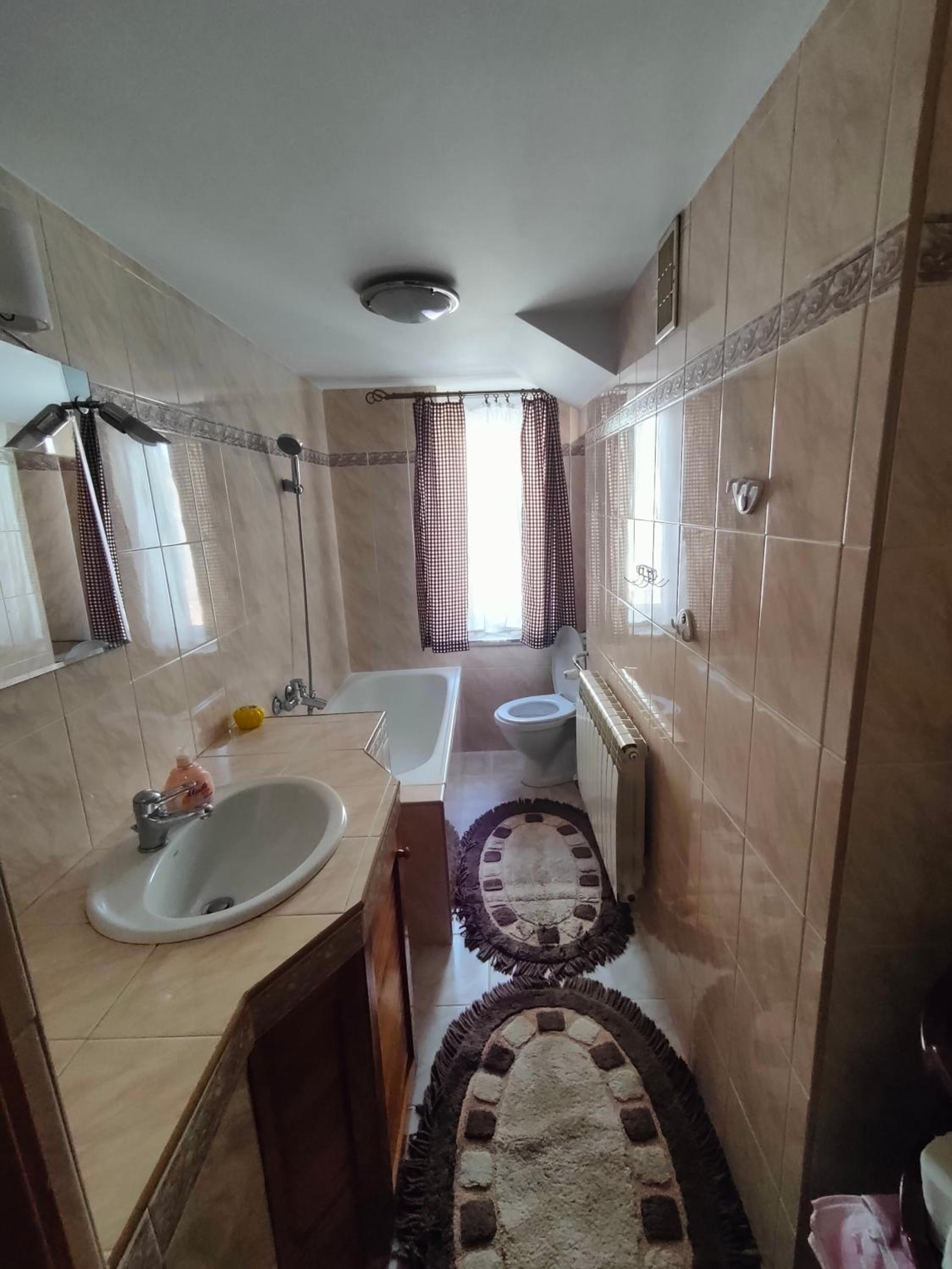 Triple Room with Shared Bathroom and Balcony photo 2