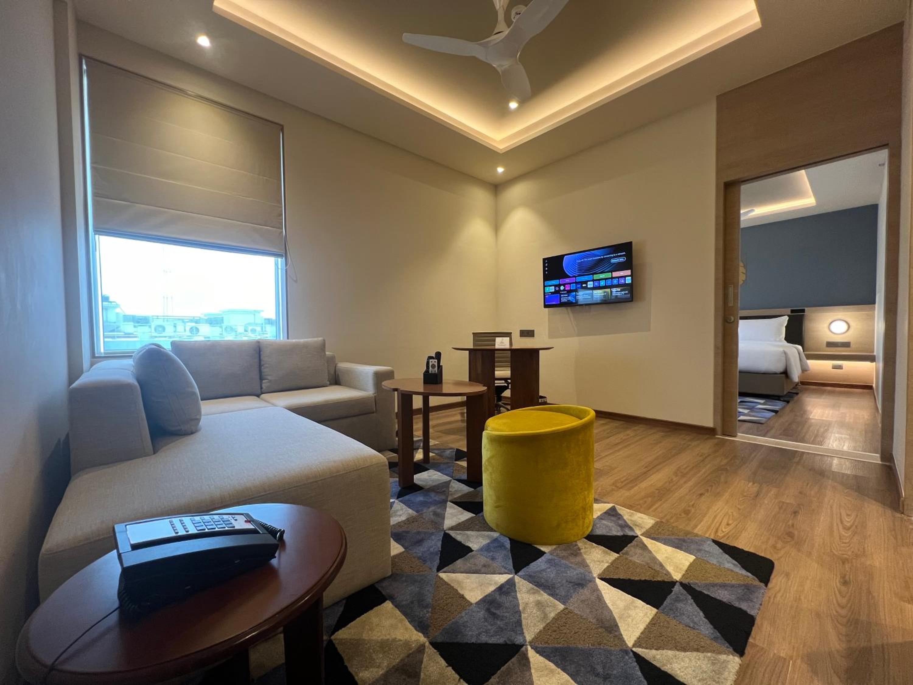 Elite King Room - Photo 2