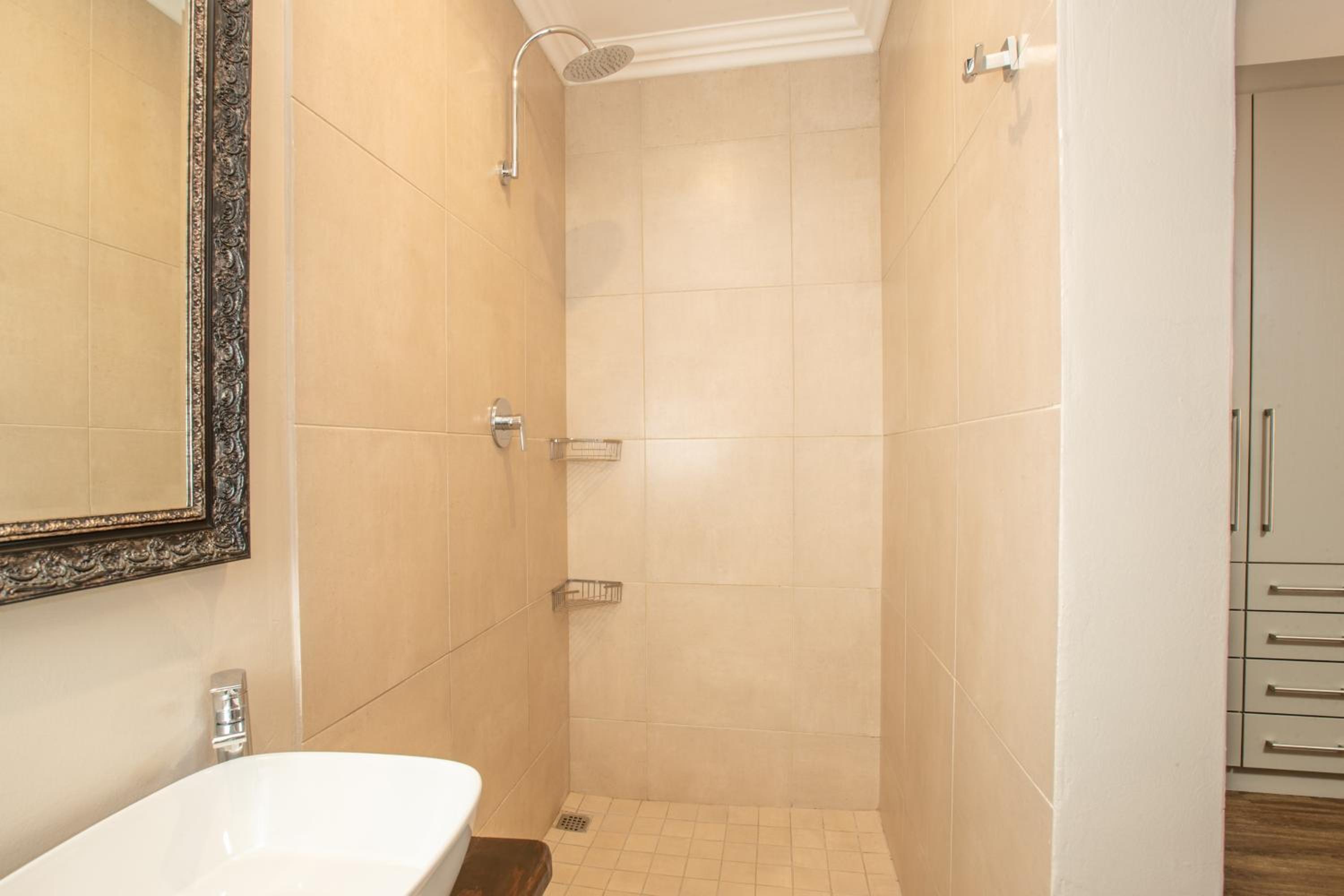 Double Room with Private Bathroom photo 3