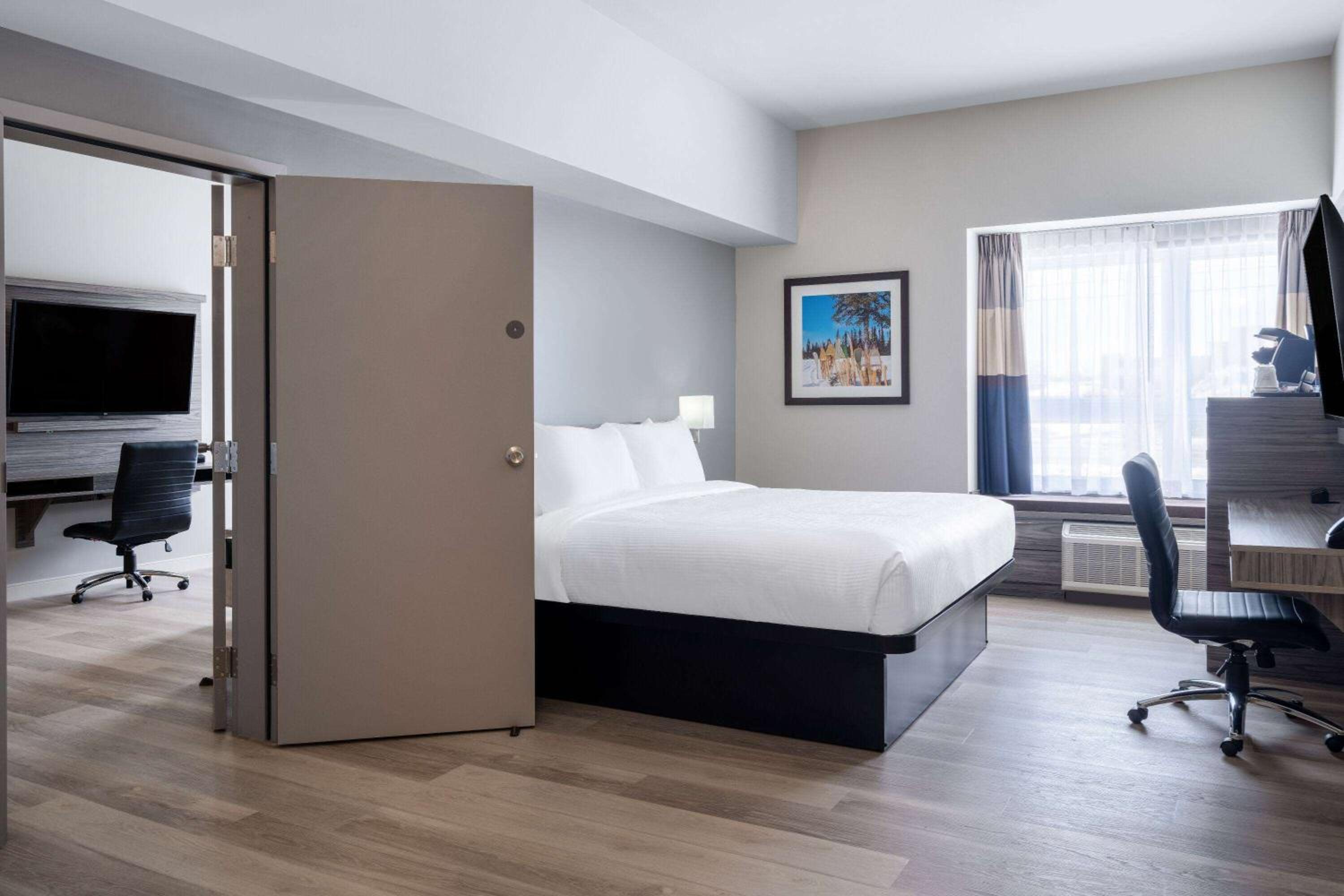 One-Bedroom King Suite - Non-Smoking - Photo 1
