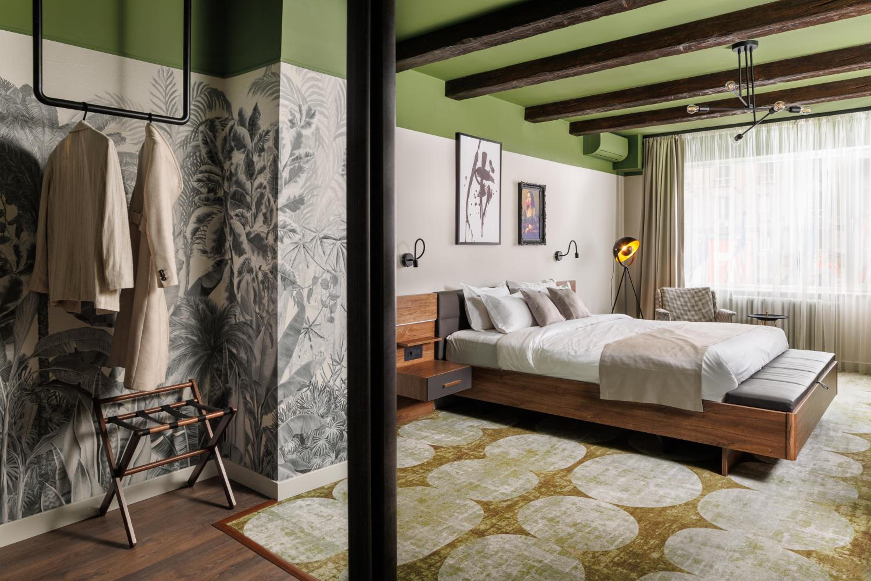 Superior Suite - Photo 8