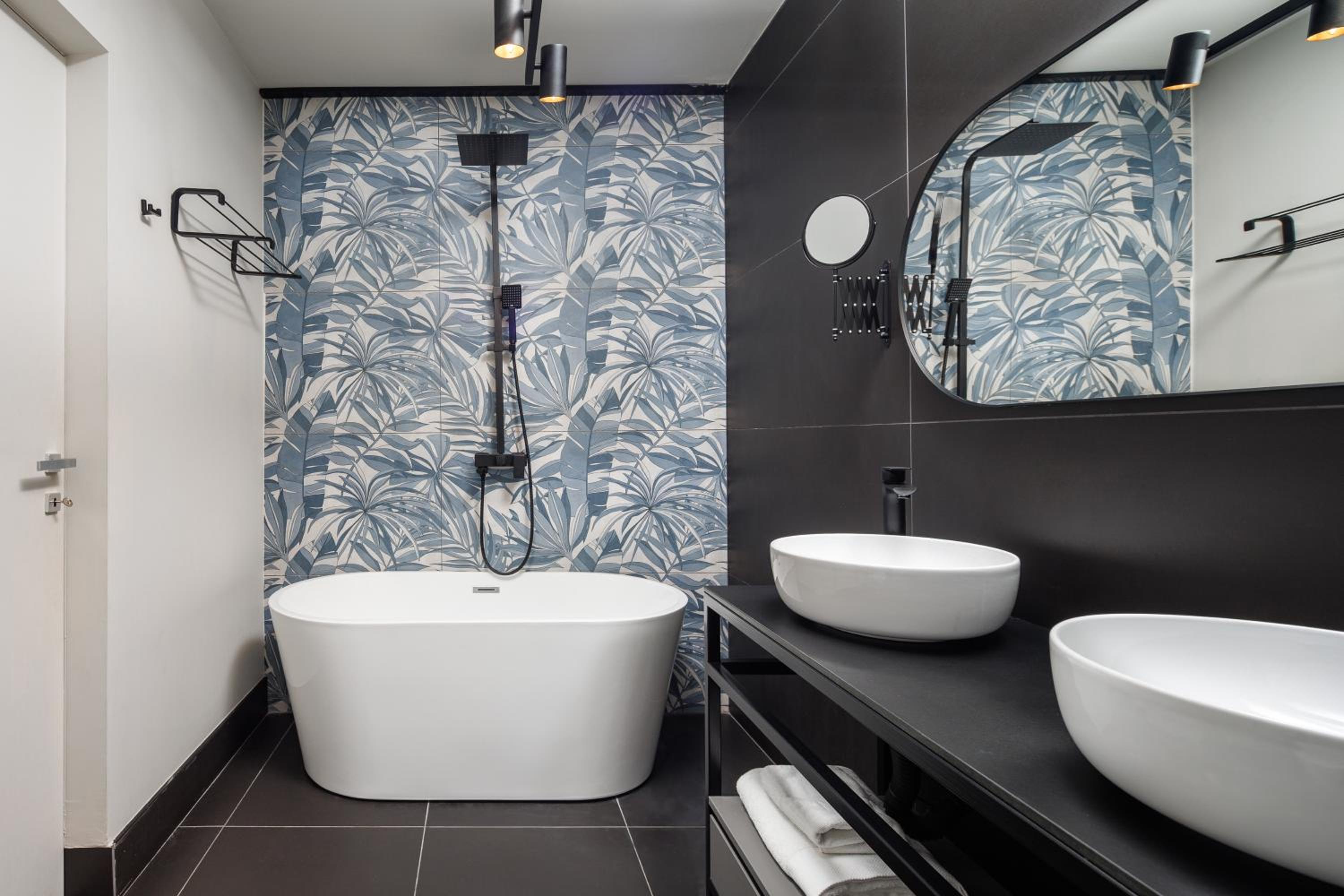 Superior King Suite - Photo 12