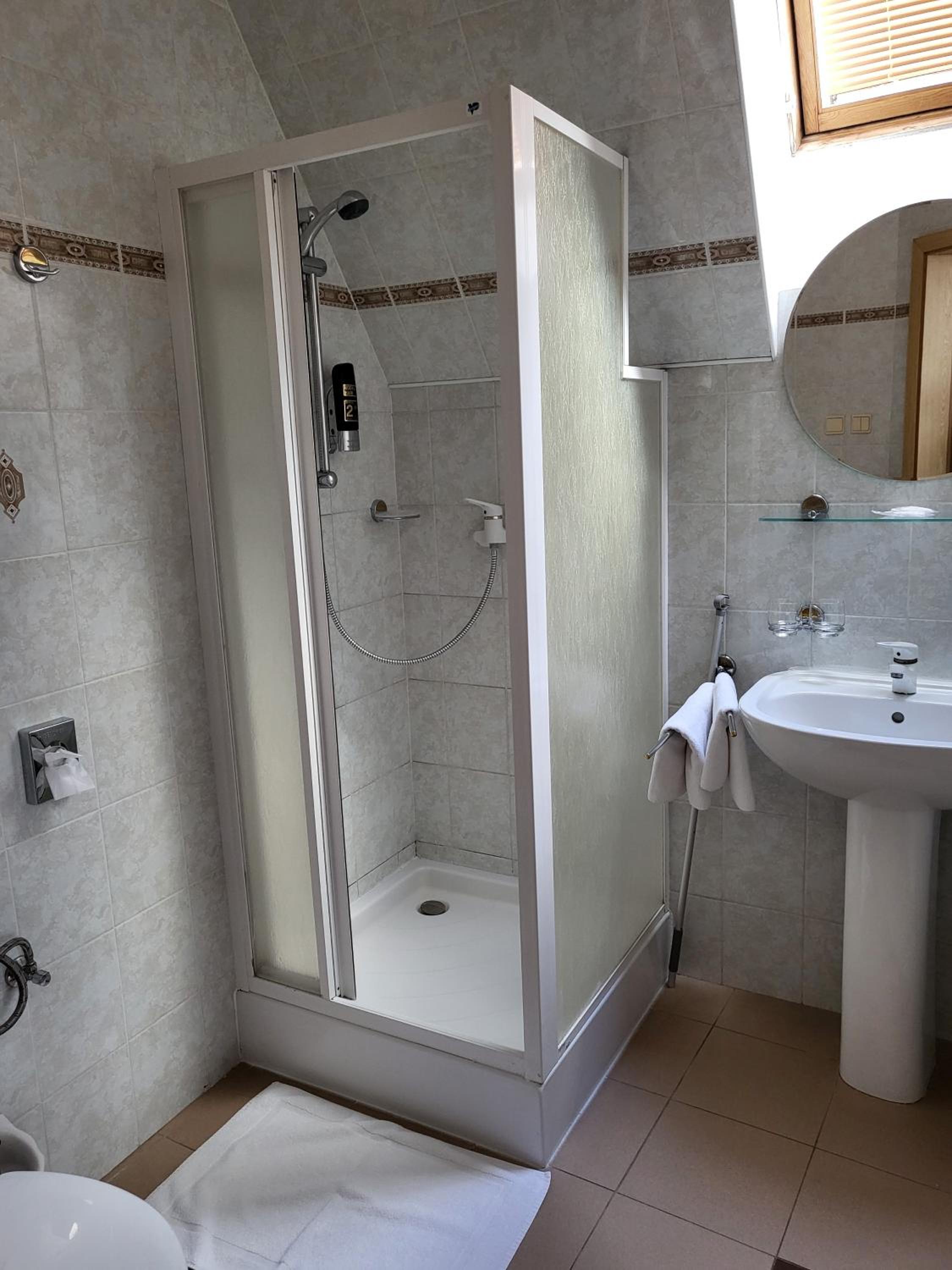 Standard Double Room - Photo 4