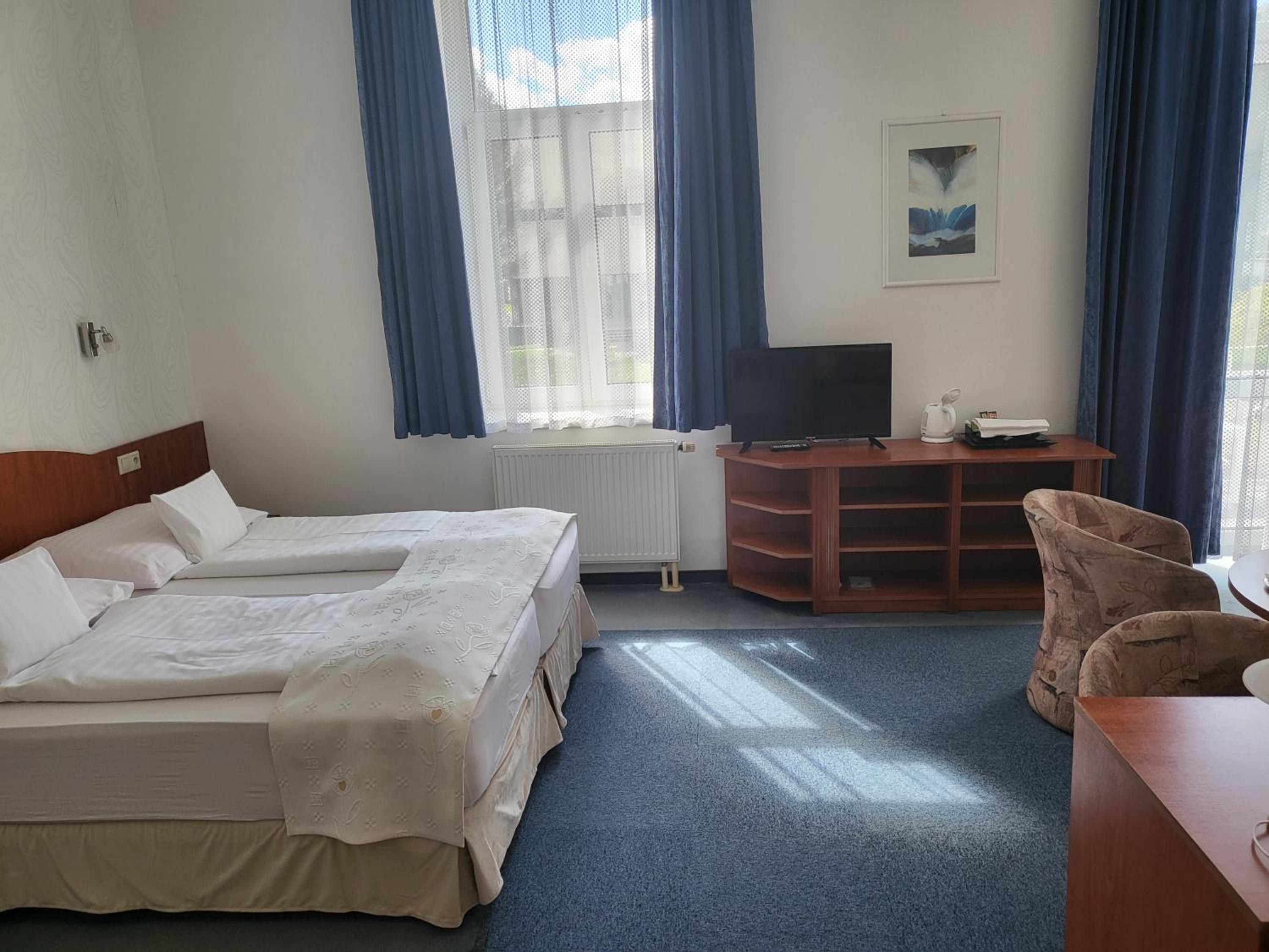 Double Room with Balcony (2 Adults + 1 Child) photo 1