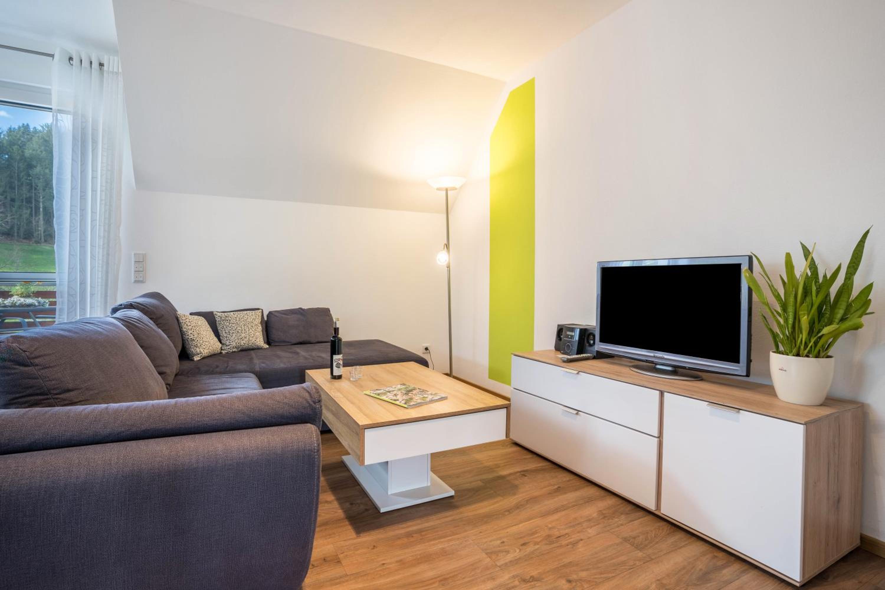 Two-Bedroom Deluxe Apartment with Garden View photo 2