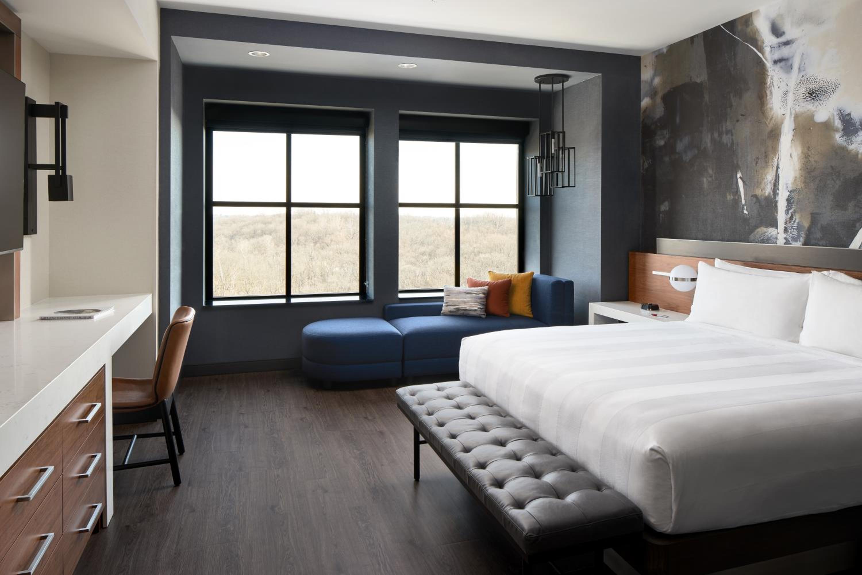 Guest Room, 1 King - Photo 1