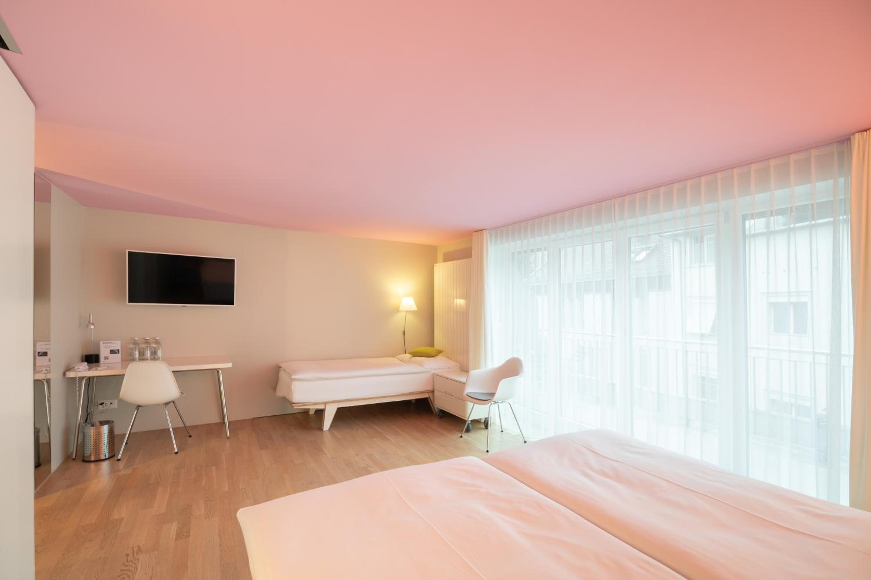 Junior Suite with Balcony/Sitting Area or Family Room photo 2