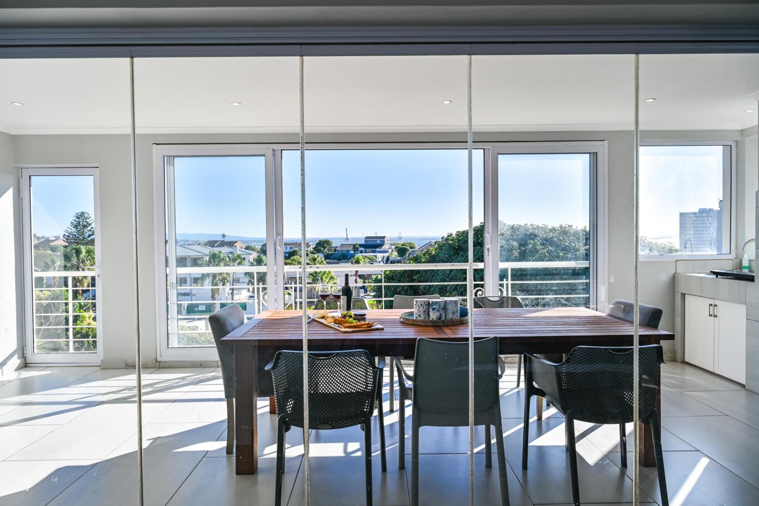 Executive Suite - Photo 2
