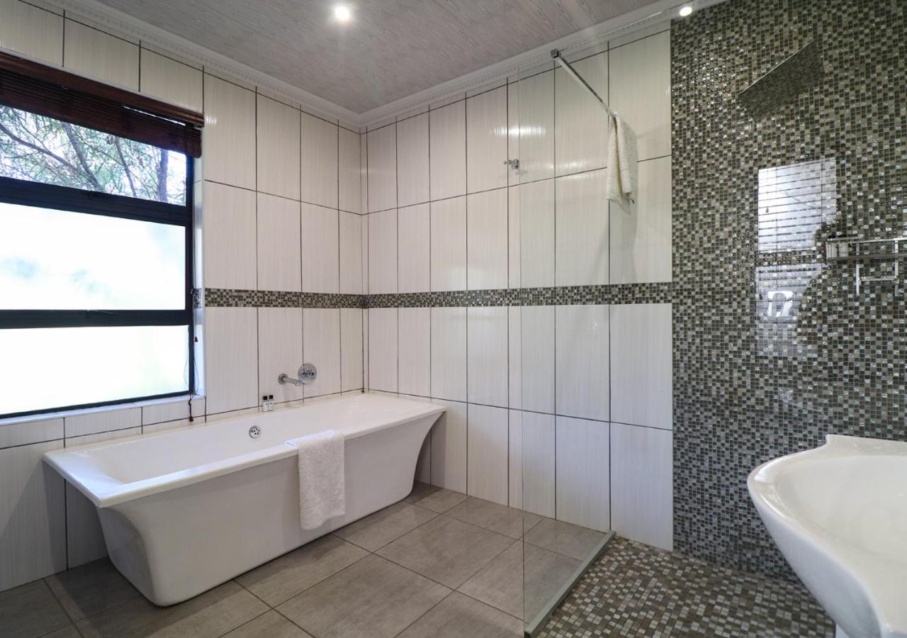 Deluxe Suite - Photo 3