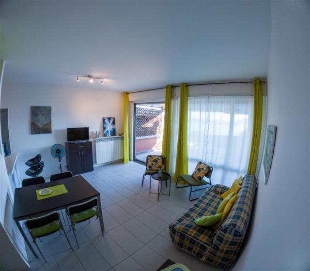 One-Bedroom Apartment With Large Balcony
