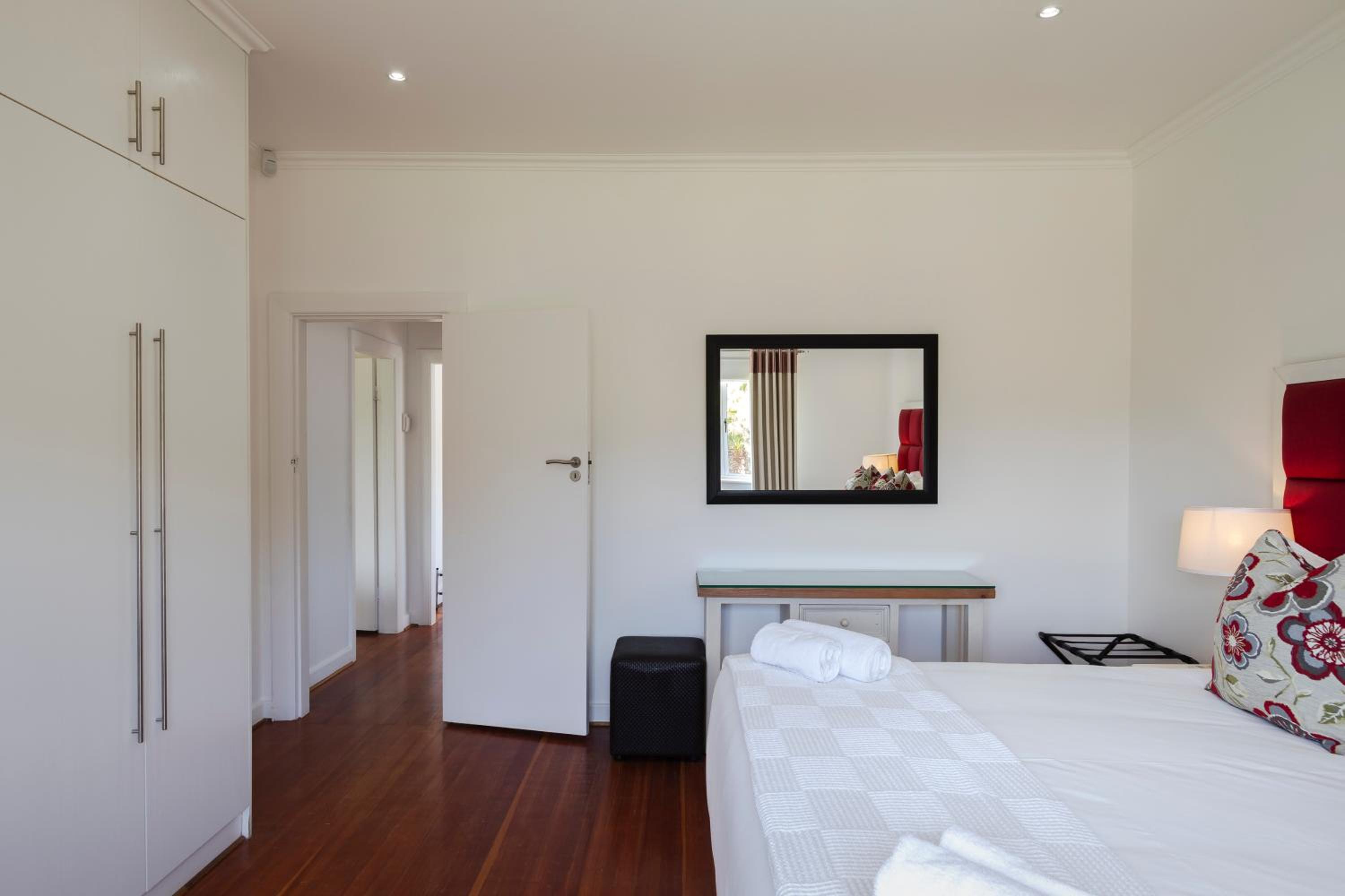 Junior Suite with Garden View - Photo 16